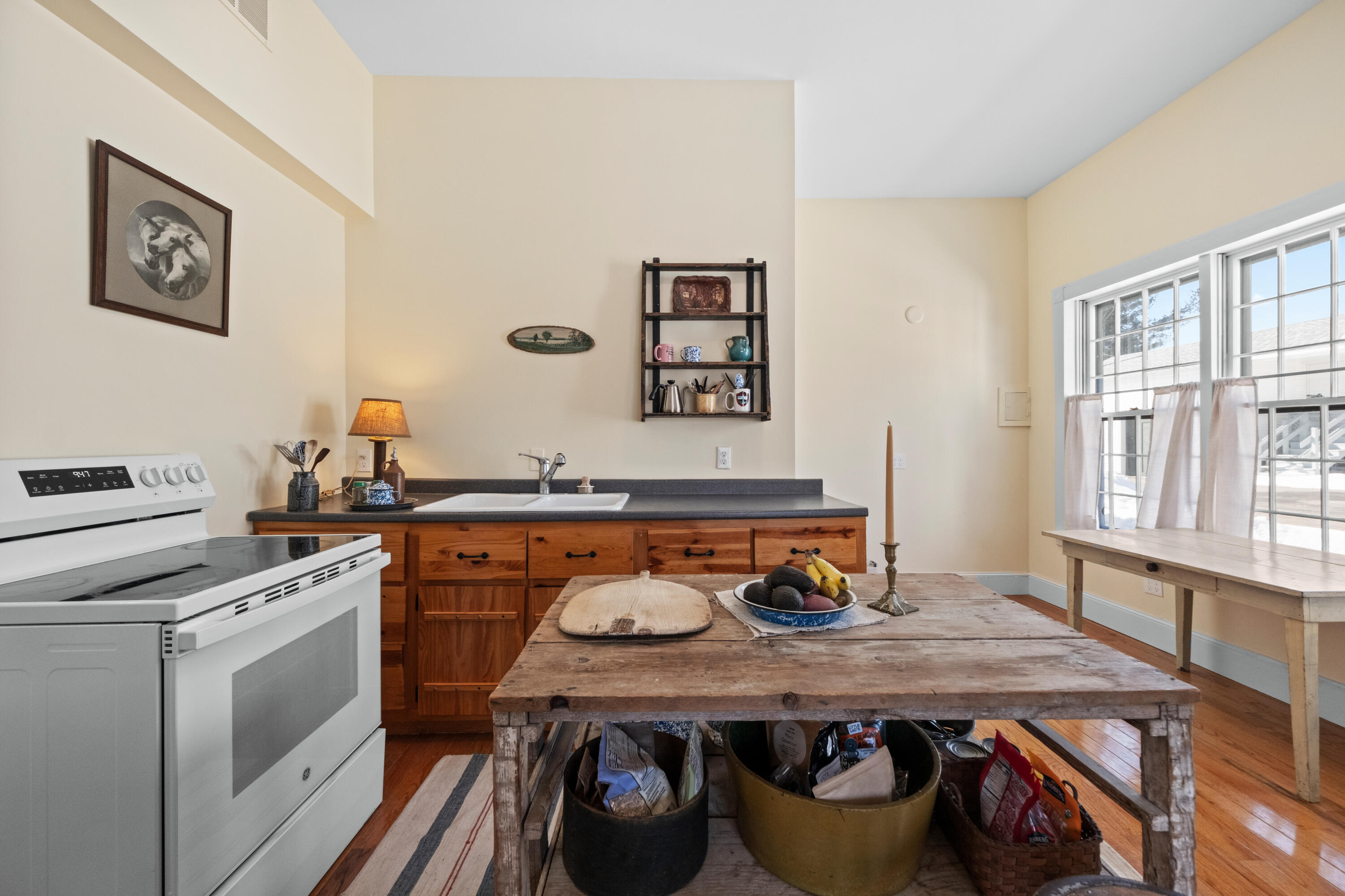 31-33 Booker Street UNIT 4, Thomaston, ME, 04861