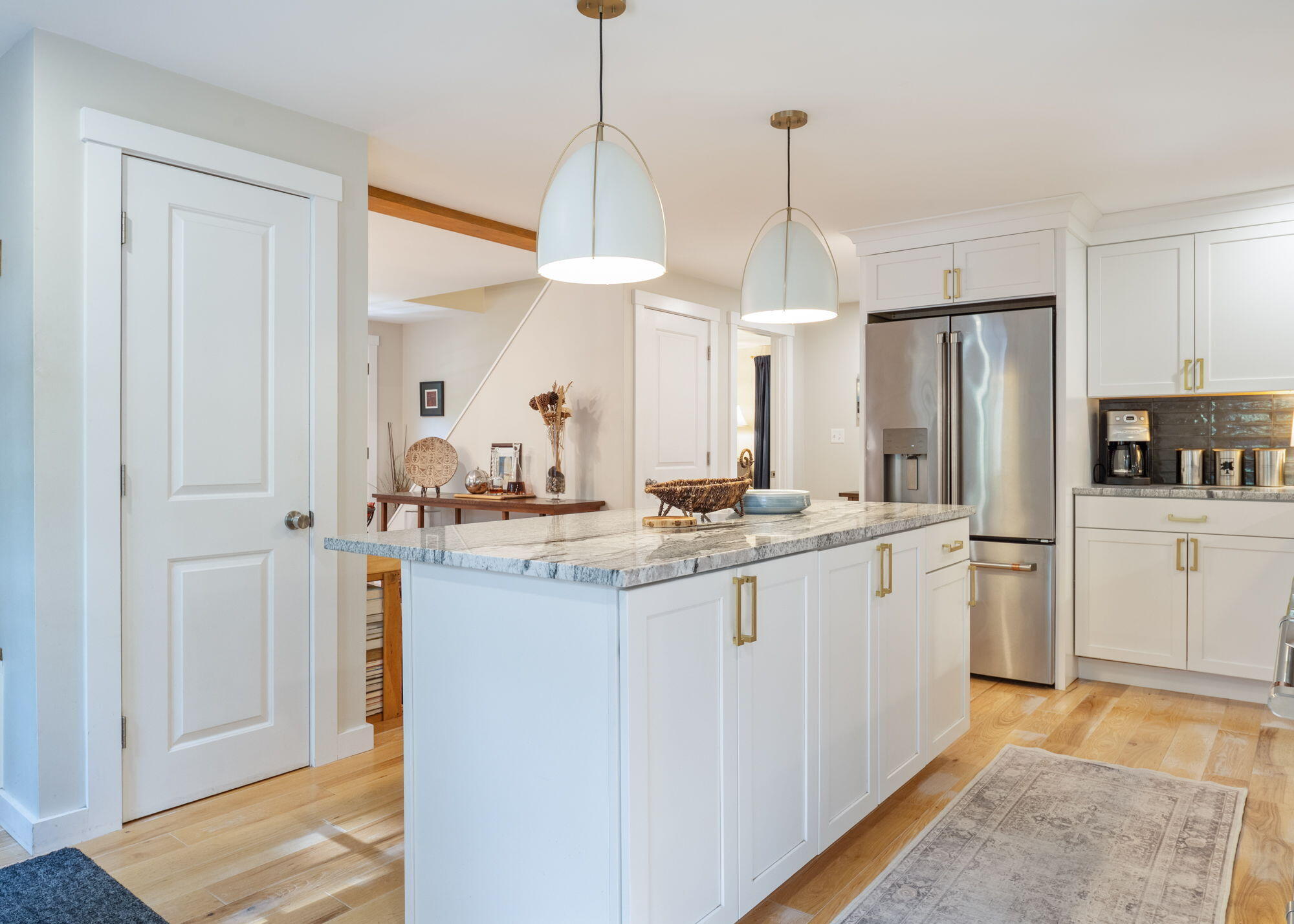 303 Middle Road, Falmouth, ME 04105 Kitchen