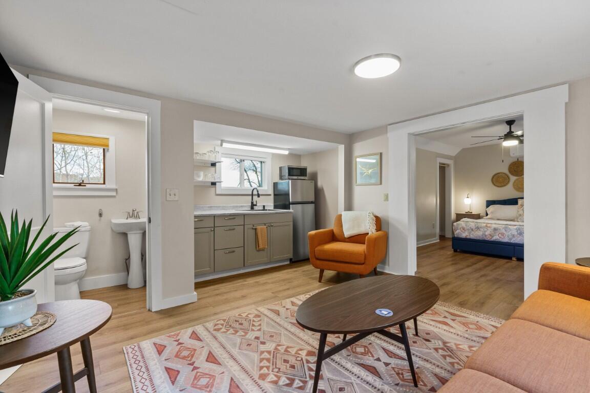 43 Oak Street, Boothbay Harbor, ME, 04538