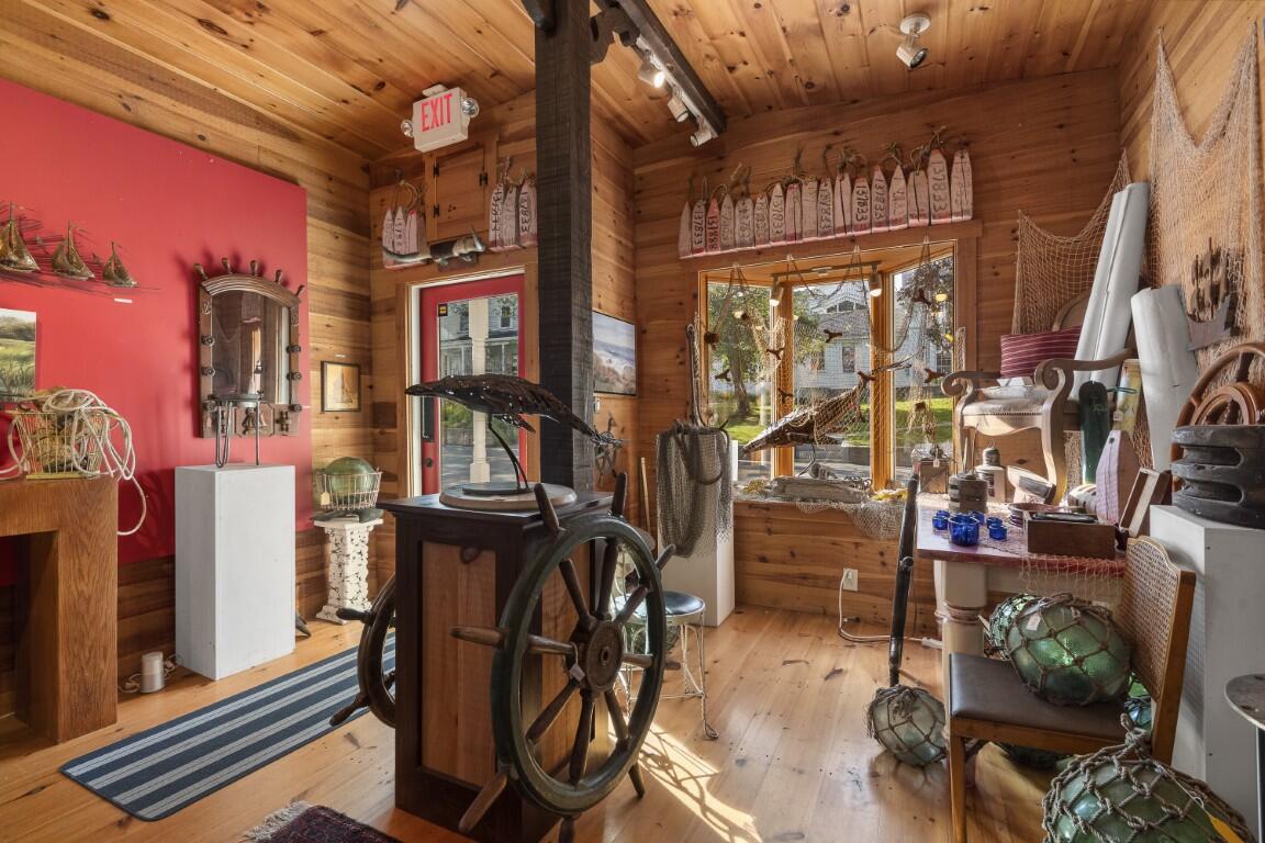 10 Mckown Street, Boothbay Harbor, ME, 04538