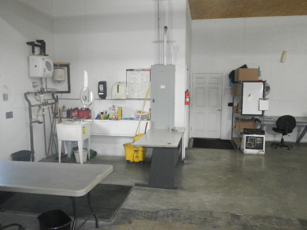 78 W Broadway, Lincoln, ME, 04457