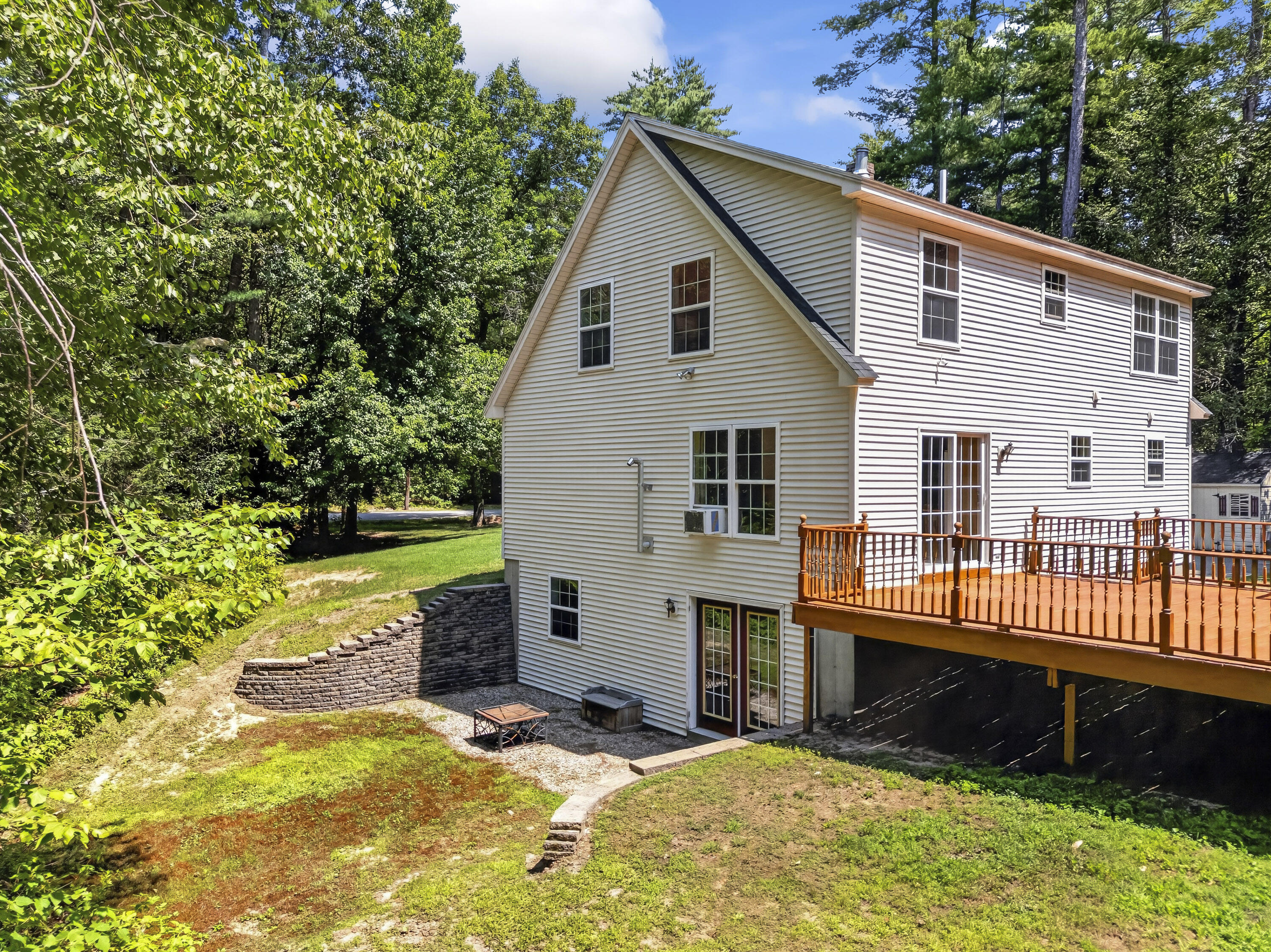 152 Sand Pond Rd, Sanford