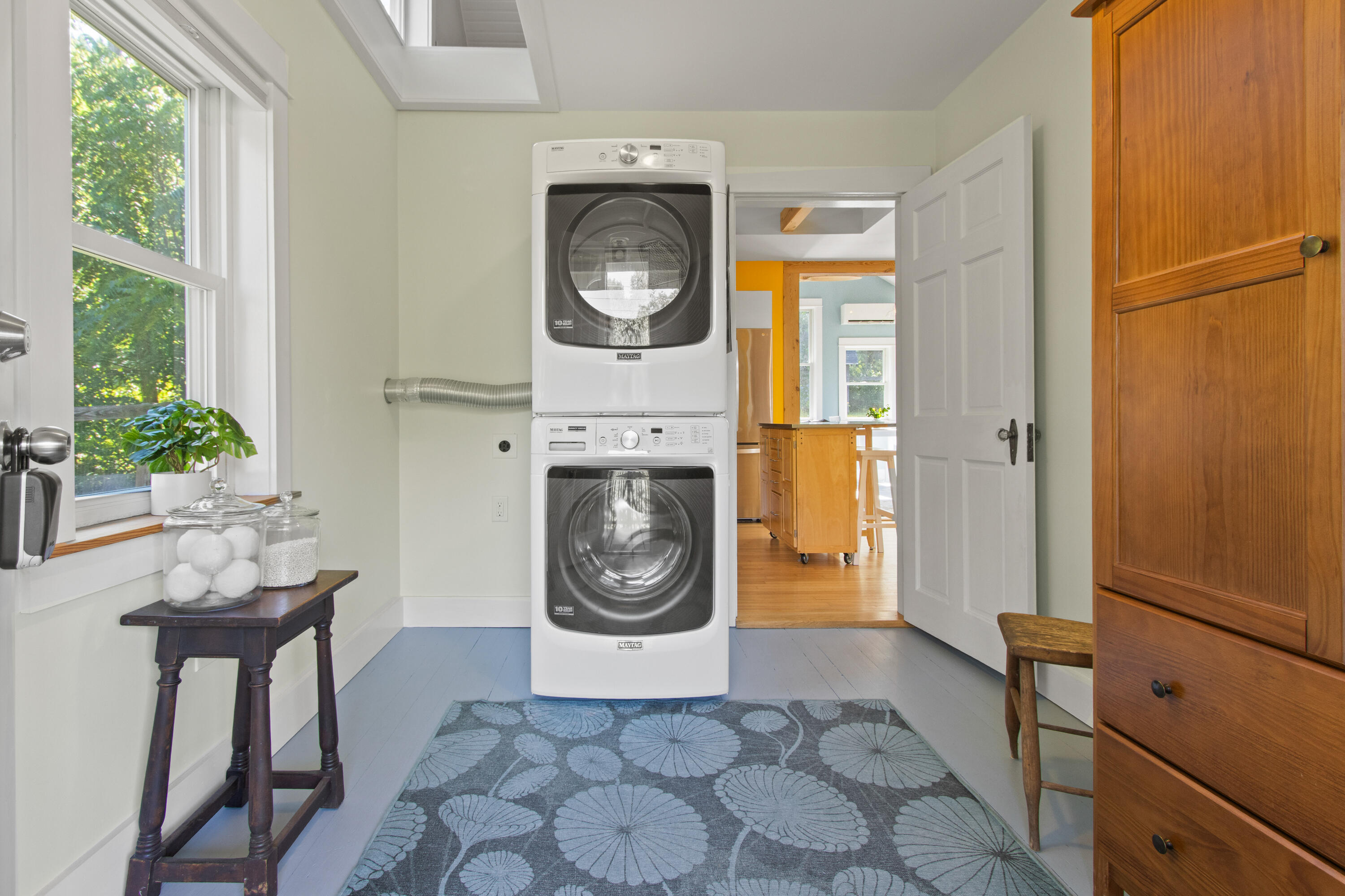 118 Rowe Avenue, Portland, ME 04102 Entryway & Laundry Room