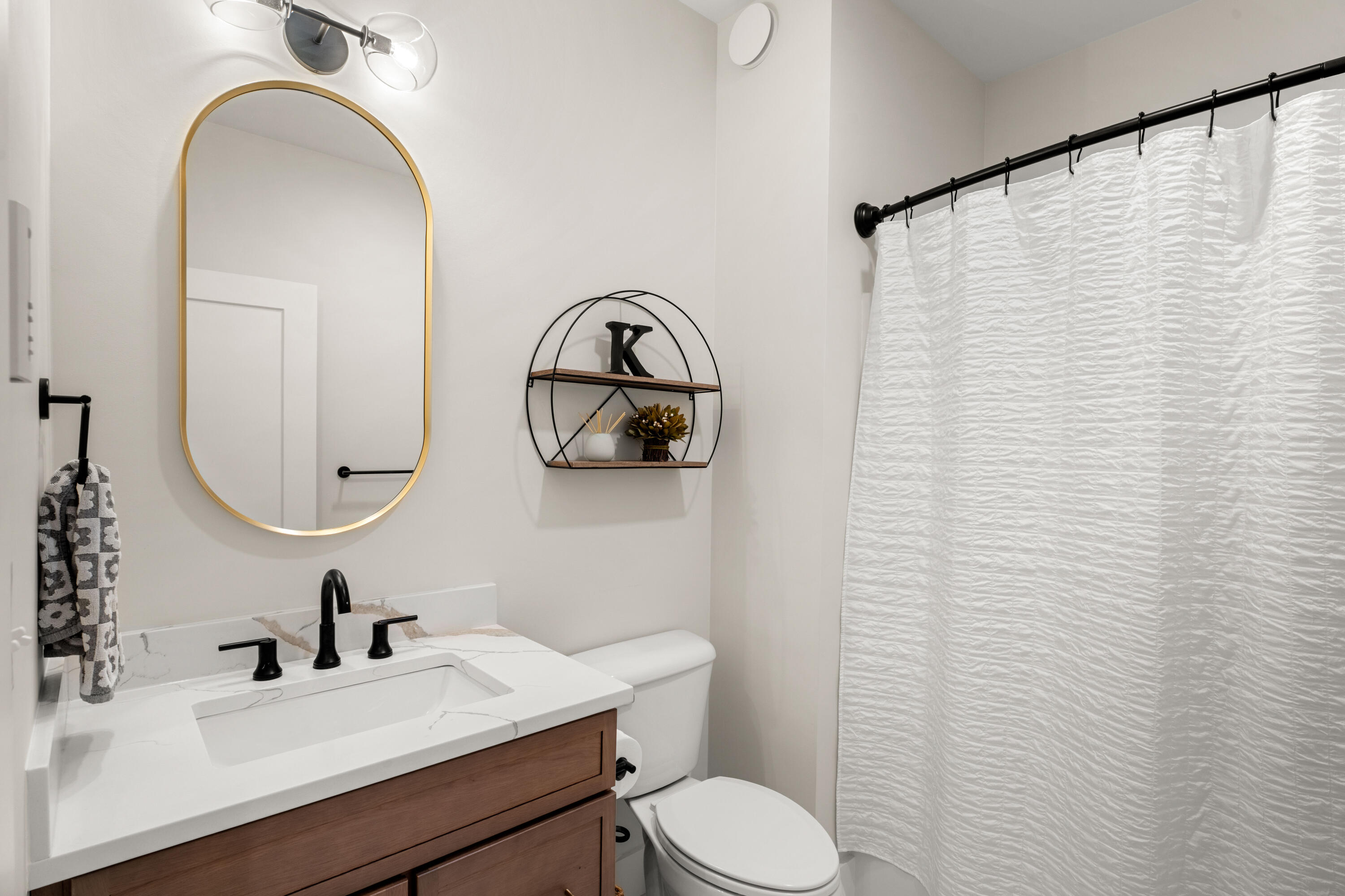 2nd Full Bathroom