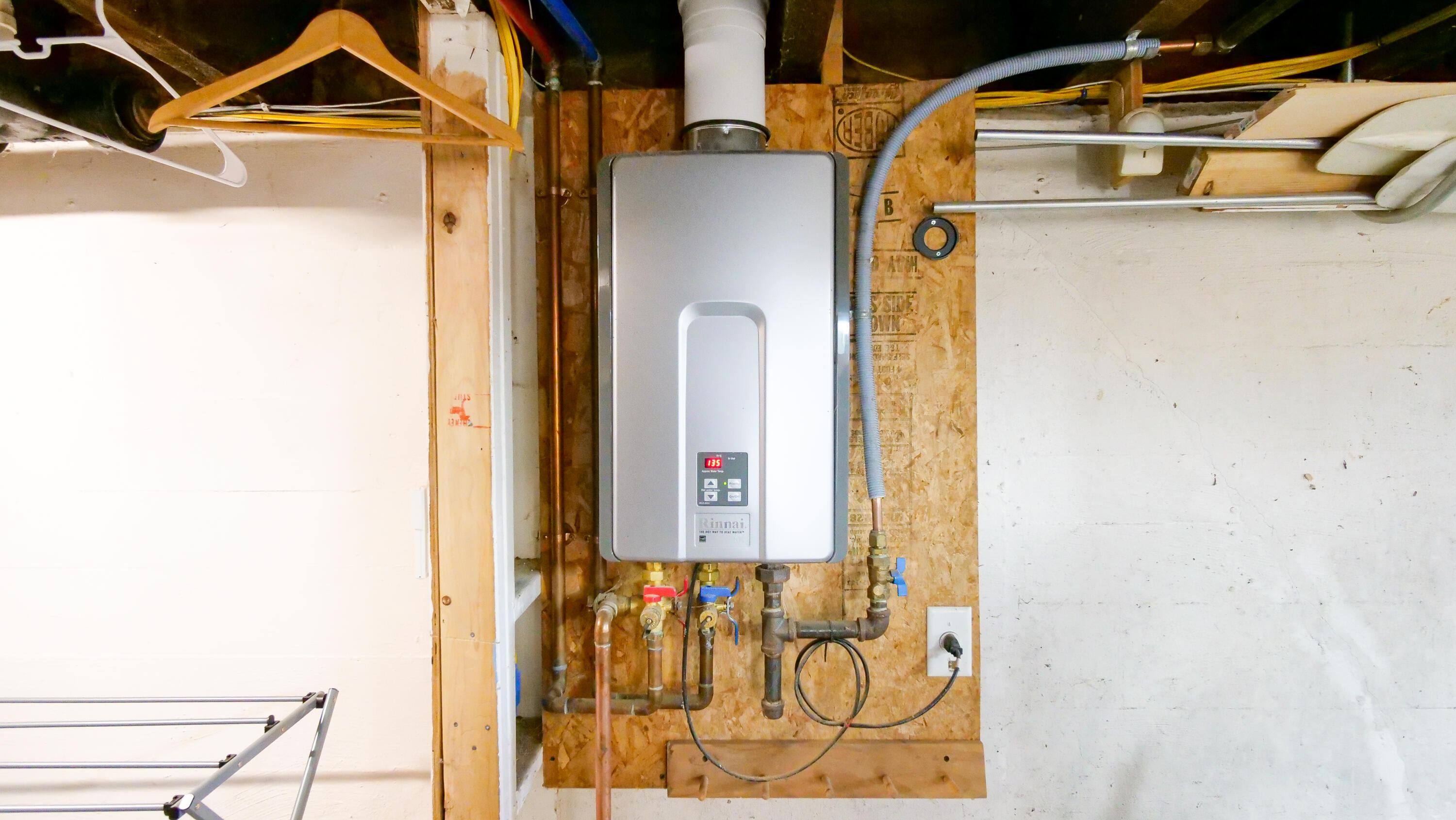 16 Gardner Road, Orono, ME, 04473