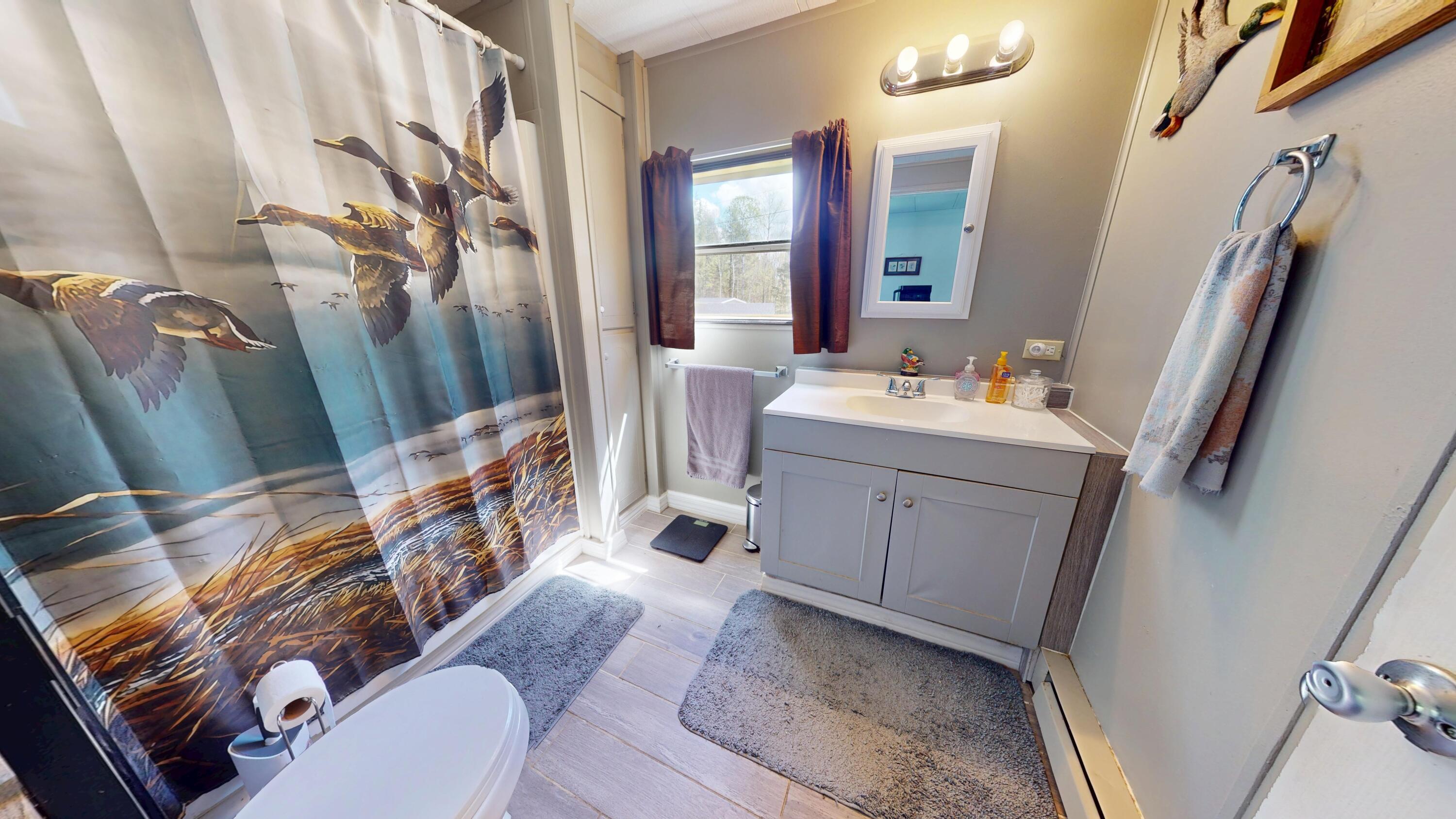 17. Full Bathroom