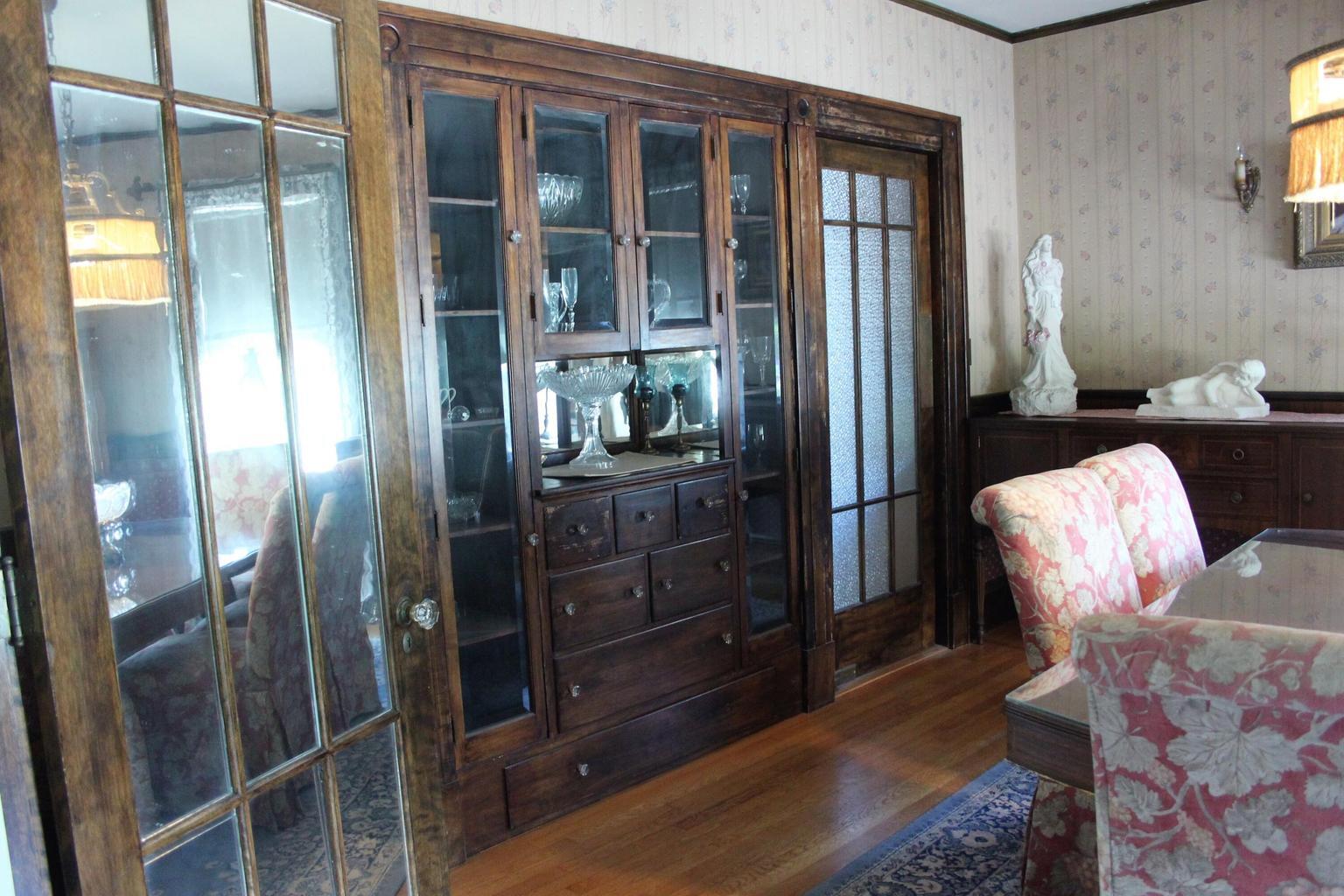 Room to right, 1st floor