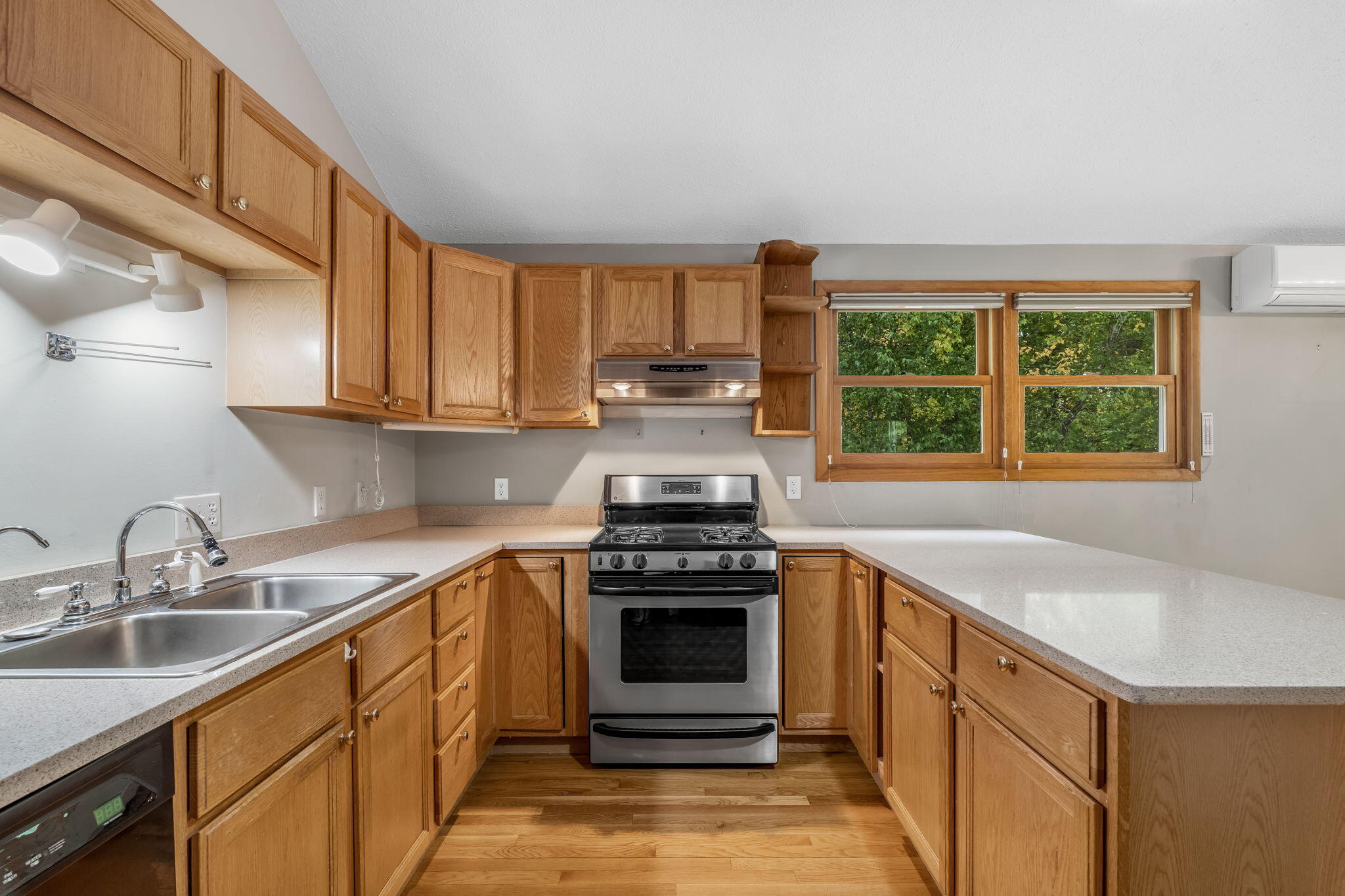 43 Baribeau Drive, Brunswick, ME 04011 15-web-or-mls-43-baribeau-dr