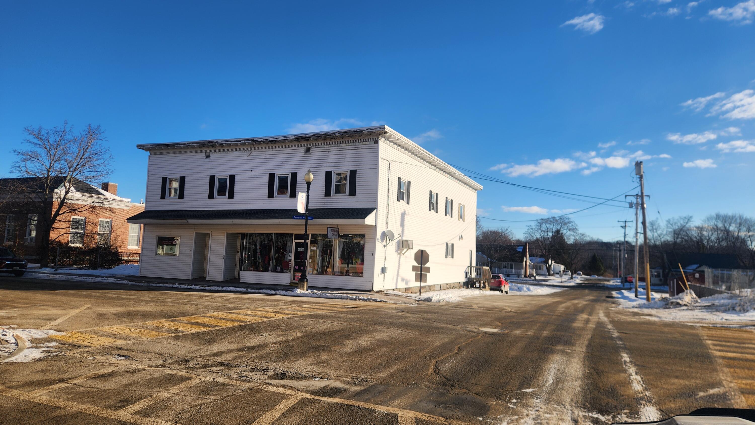 97 Penobscot Avenue, Millinocket, ME, 04462