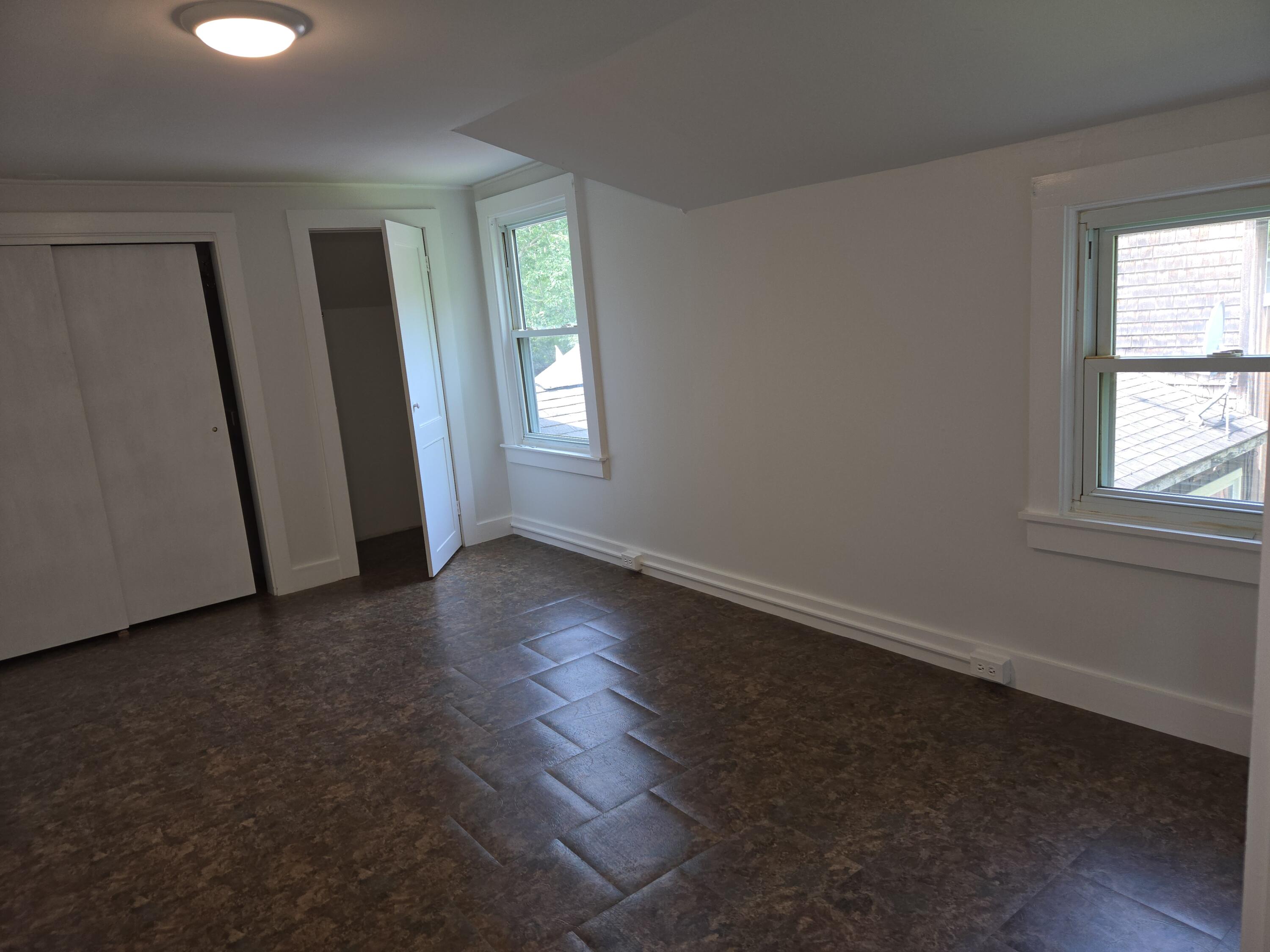 25 Falmouth Road, Falmouth, ME 04105 UNIT 1