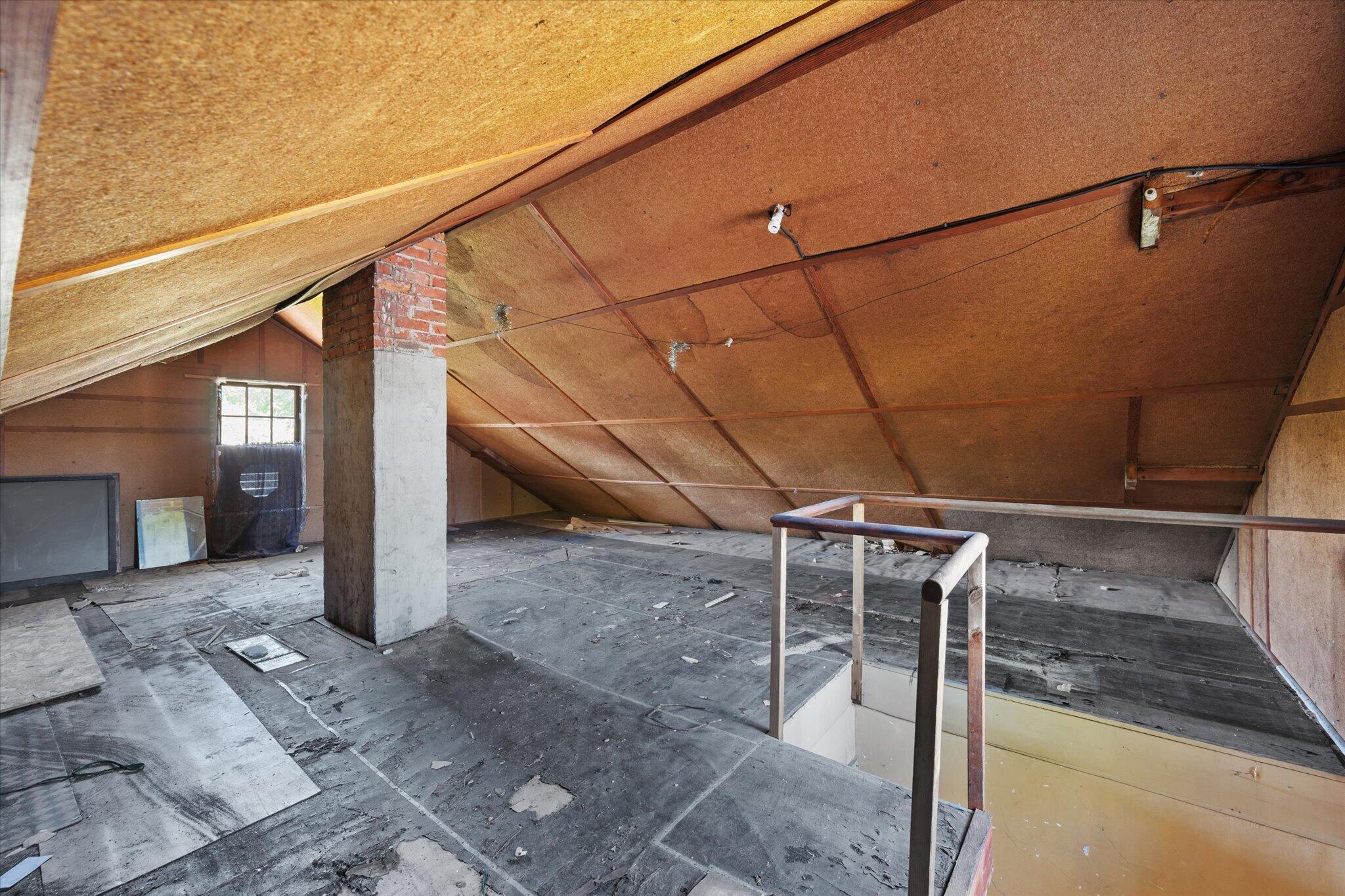 29-Attic
