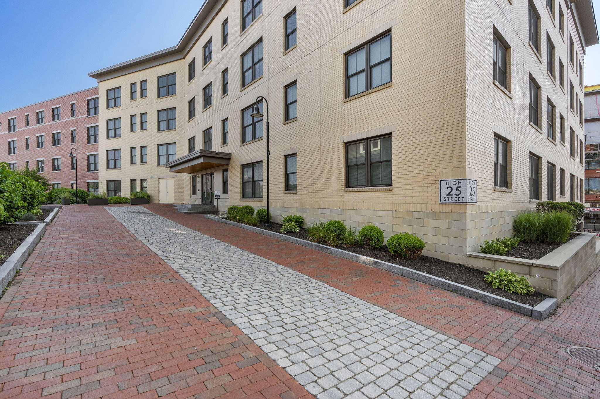 25 High Street 401