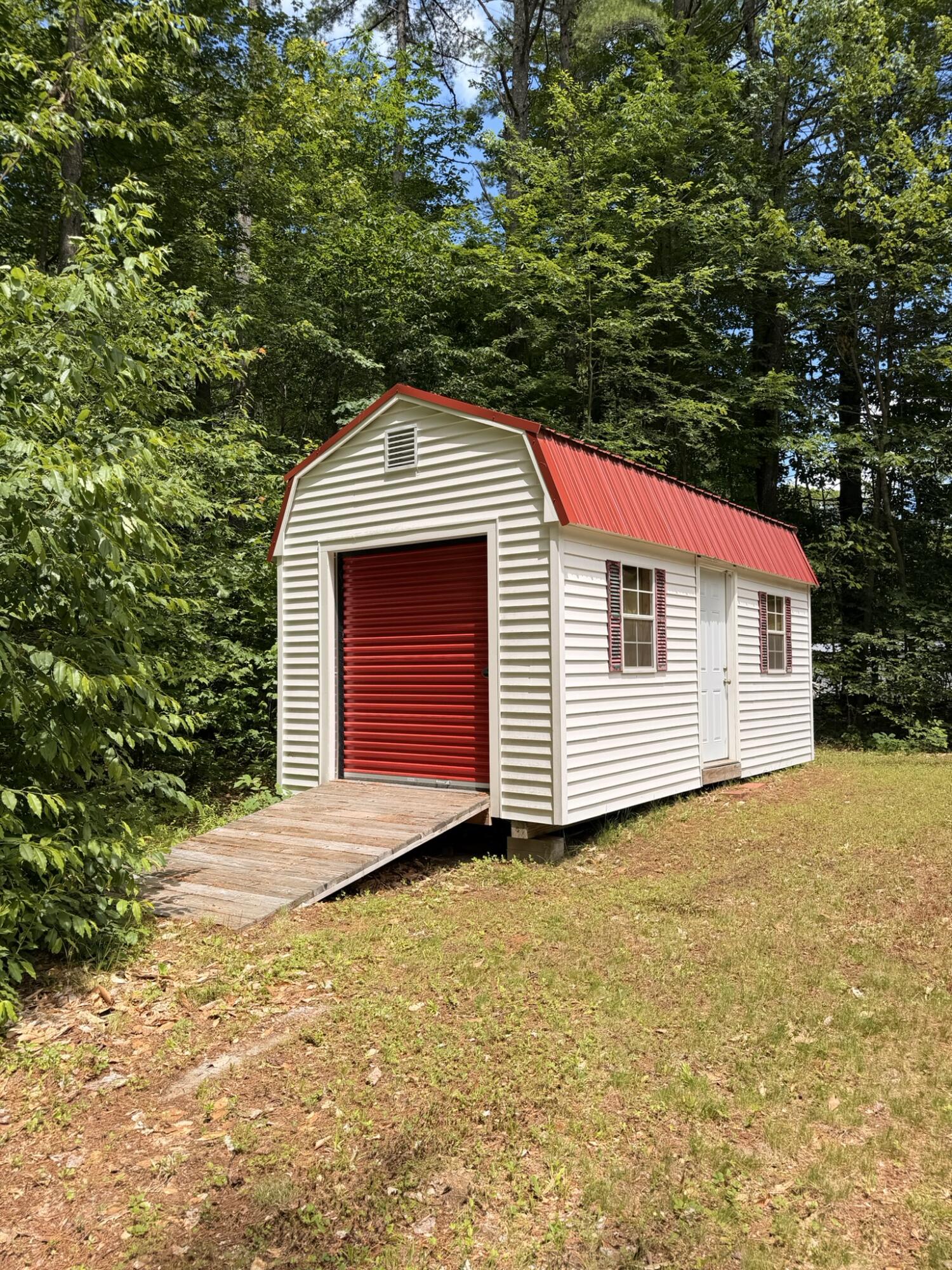 Shed w/ overhead doors
