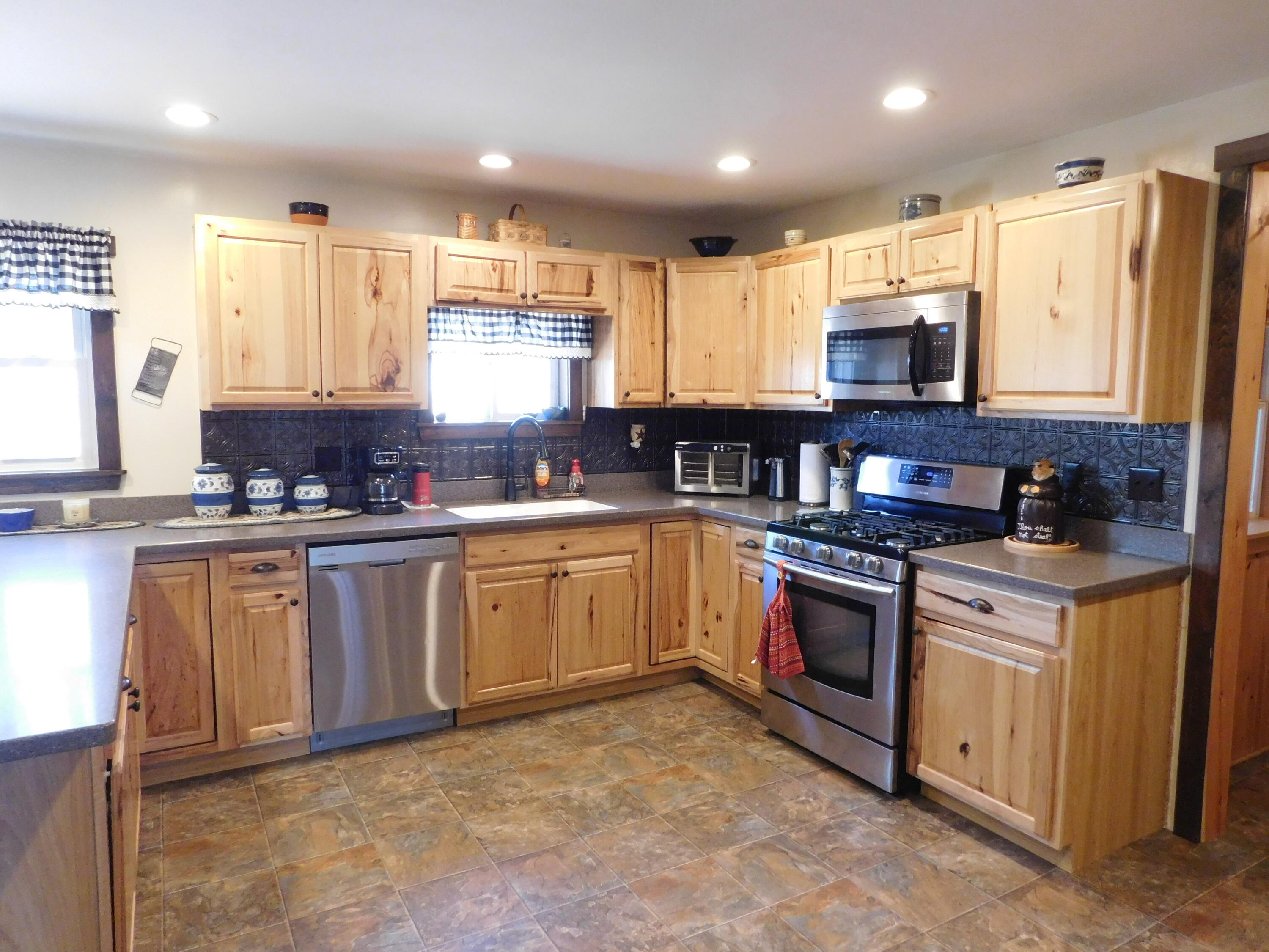 557 Enfield Road, Lincoln, ME, 04457