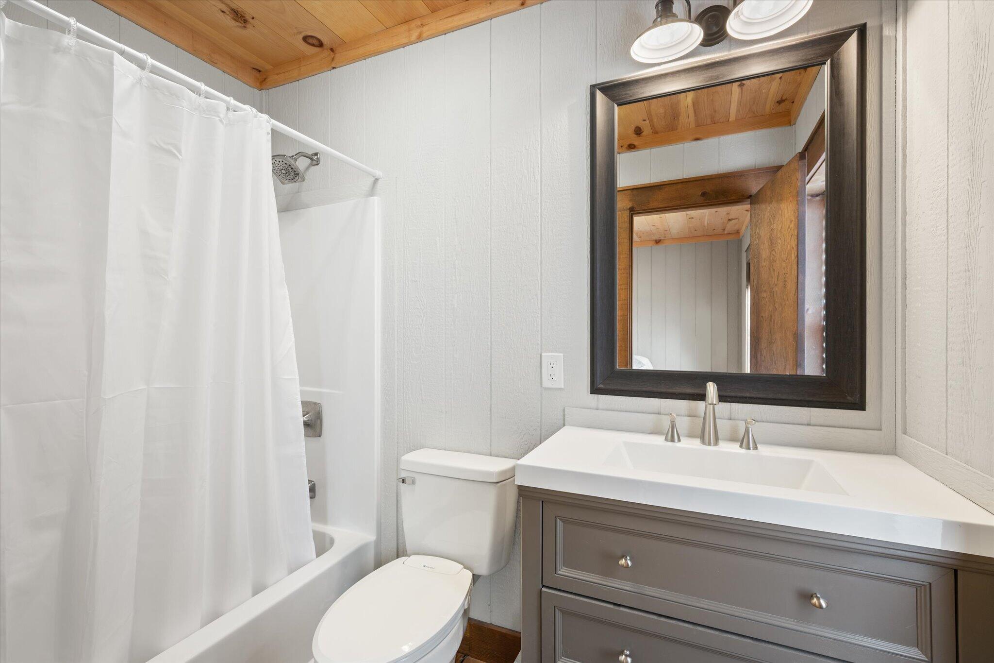 17 Hopkins Lane, Verona Island, ME, 04416