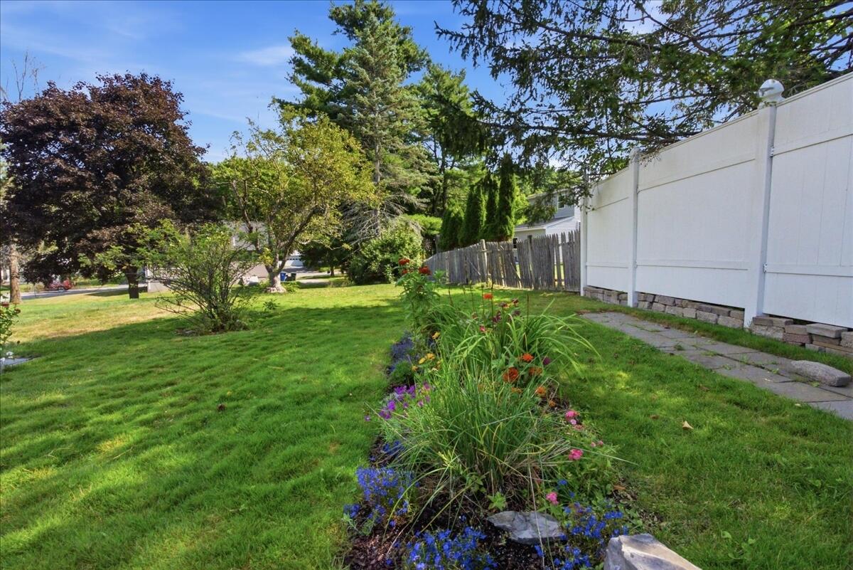 2 Quaker Road, Westbrook, ME 04092 10-DSC07568