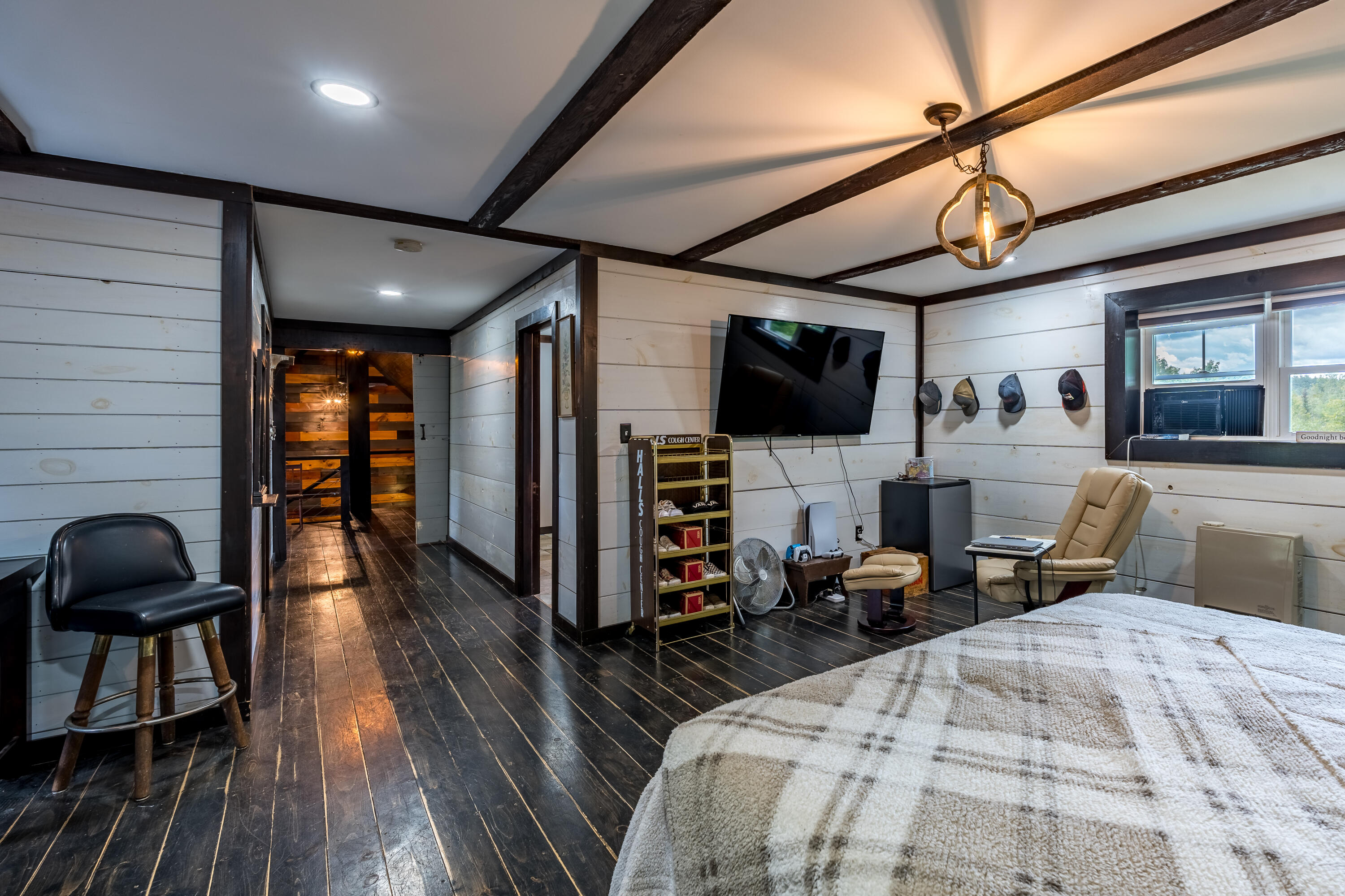 42 East Oxford Road, Paris, ME, 04281