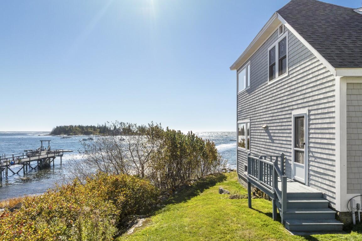 22 Gray Road, Southport, ME, 04576