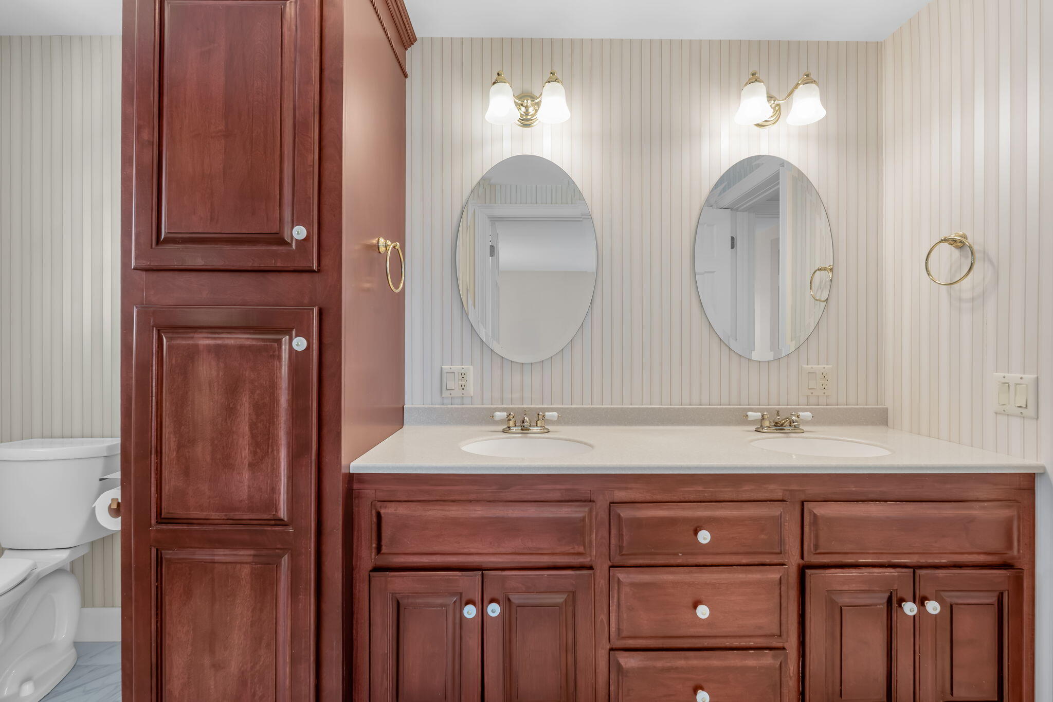 50 Laurel Circle, Bangor, ME 04401 Double vanity