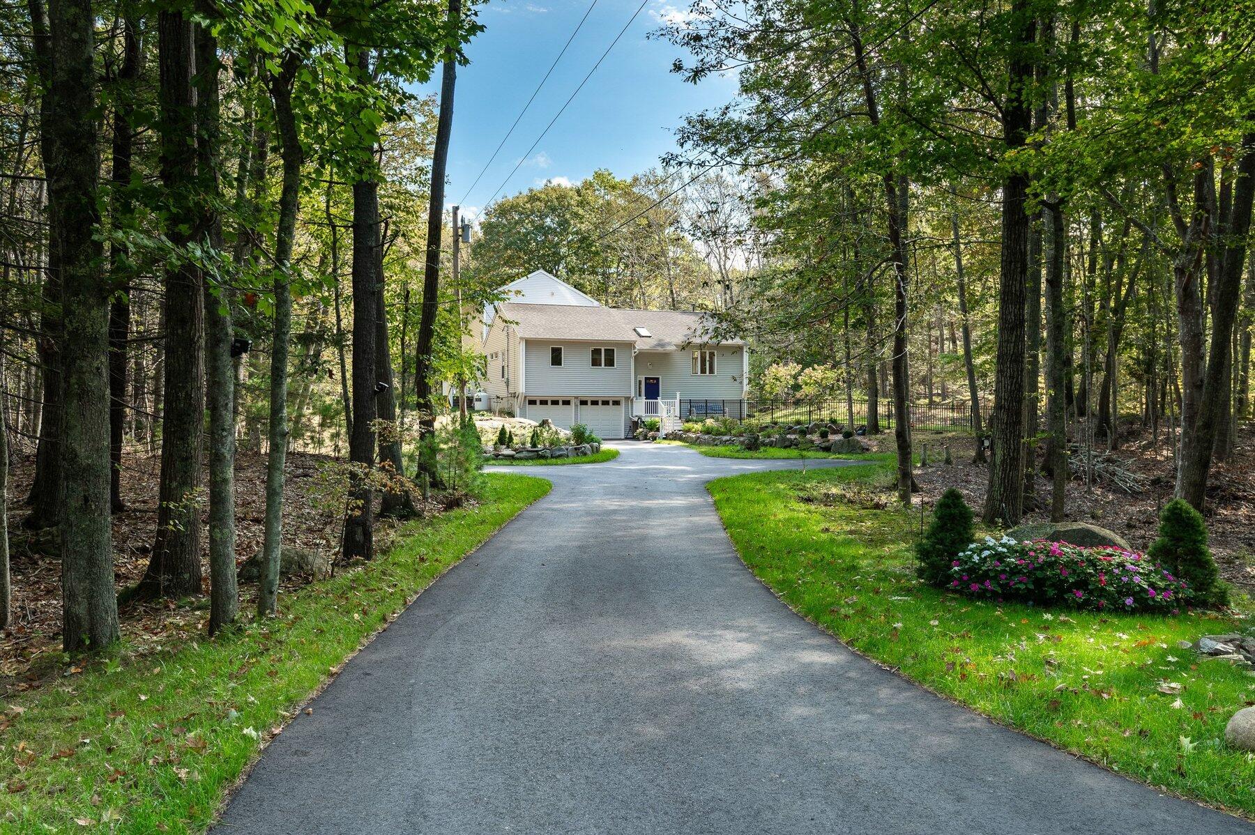 Photo of 27 Pocahontas Road Kittery ME 03905