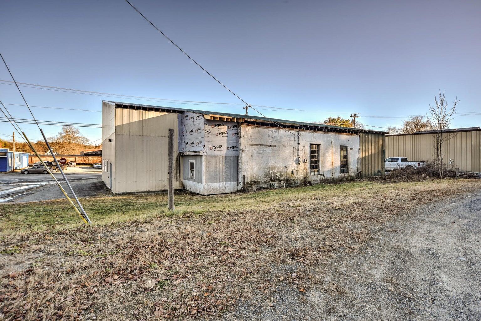 74 Route 133, Winthrop, ME, 04364