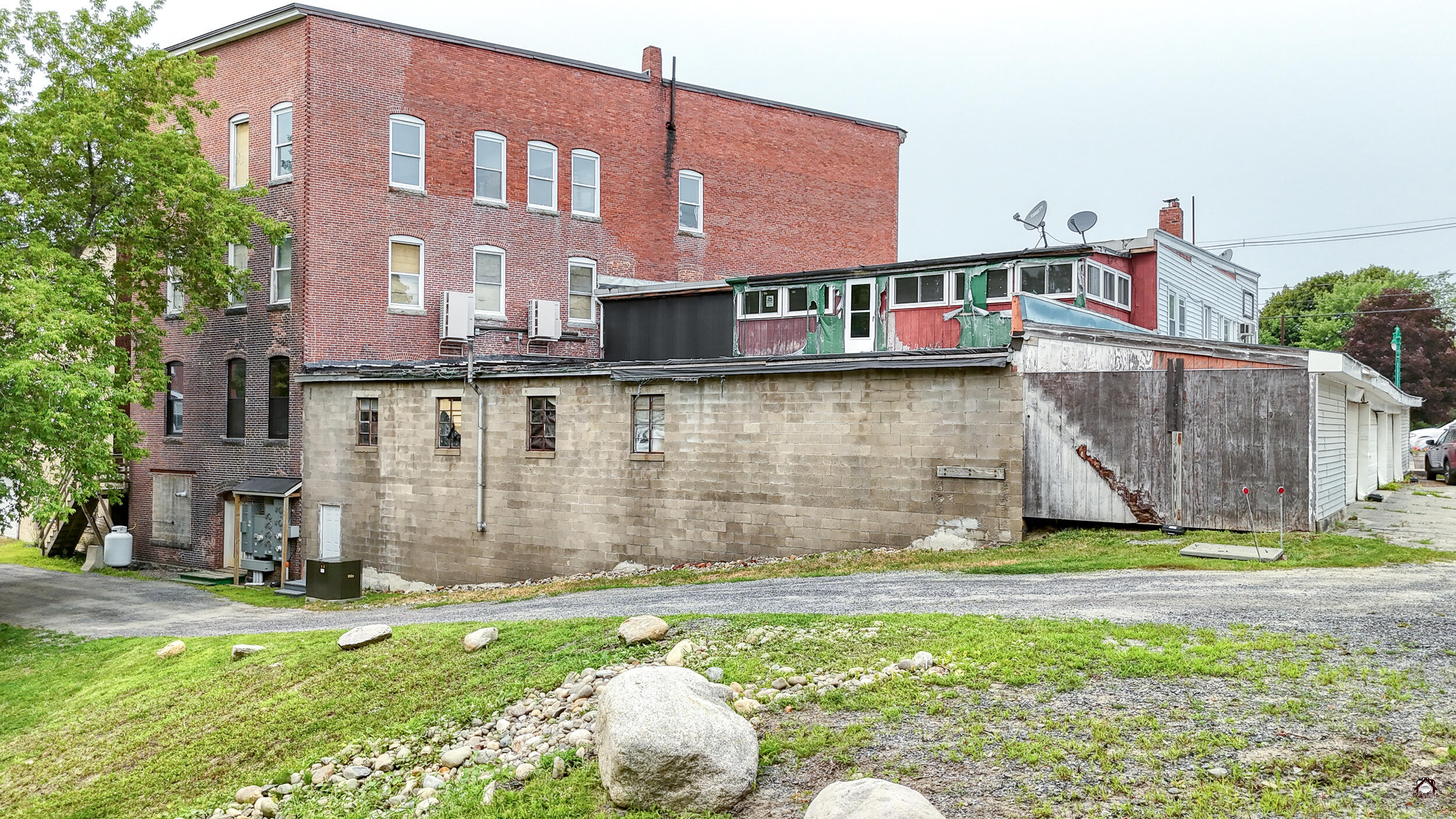 46 Main Street, Oakland, ME 04358 215-dp-106