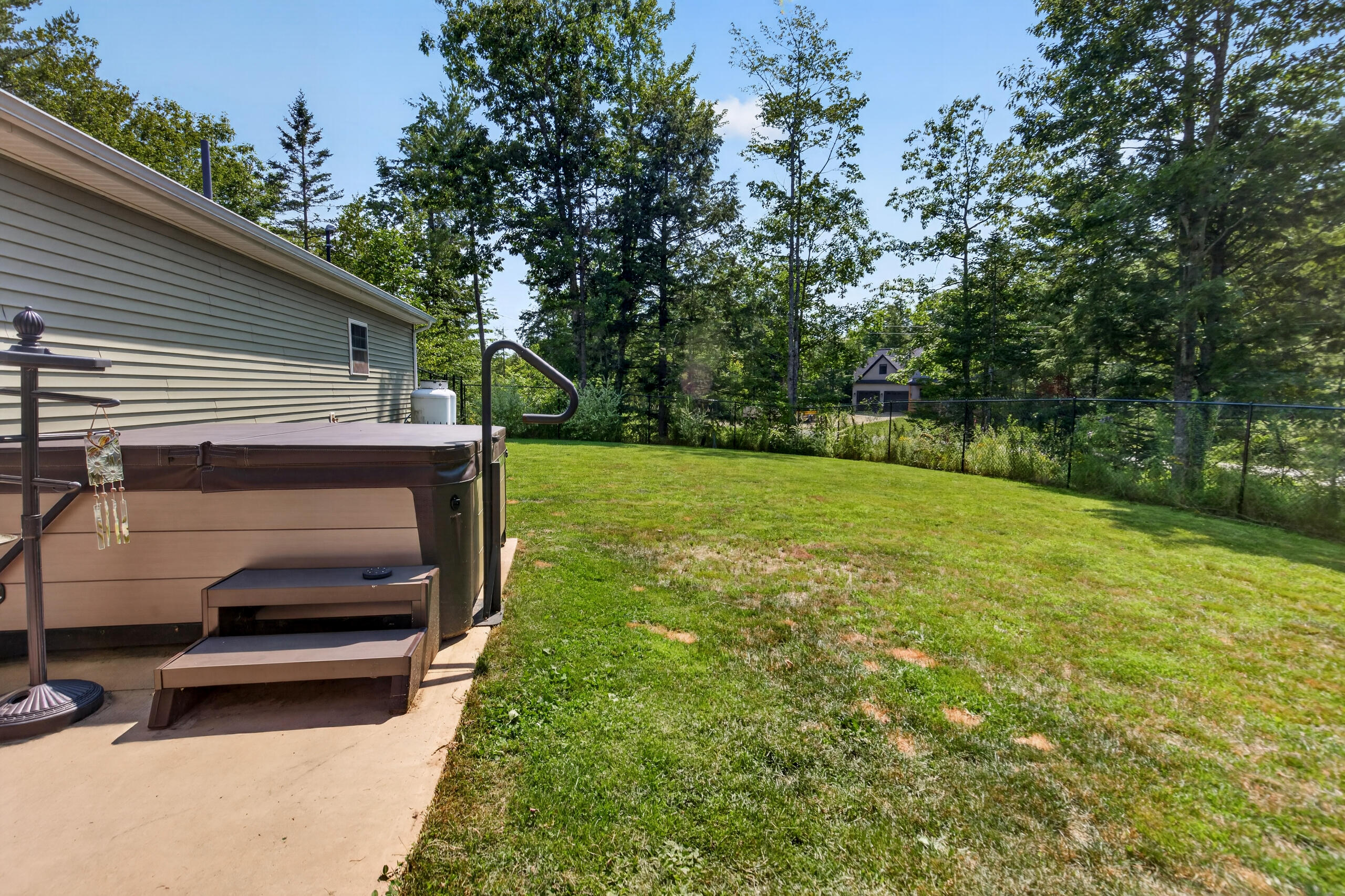 520 Bog Road, Hermon, ME 04401 Spacious, fully-fenced back yard