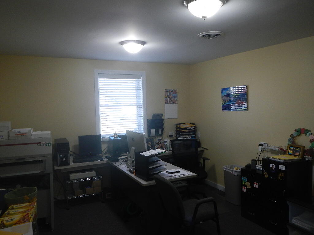 78 W Broadway, Lincoln, ME, 04457