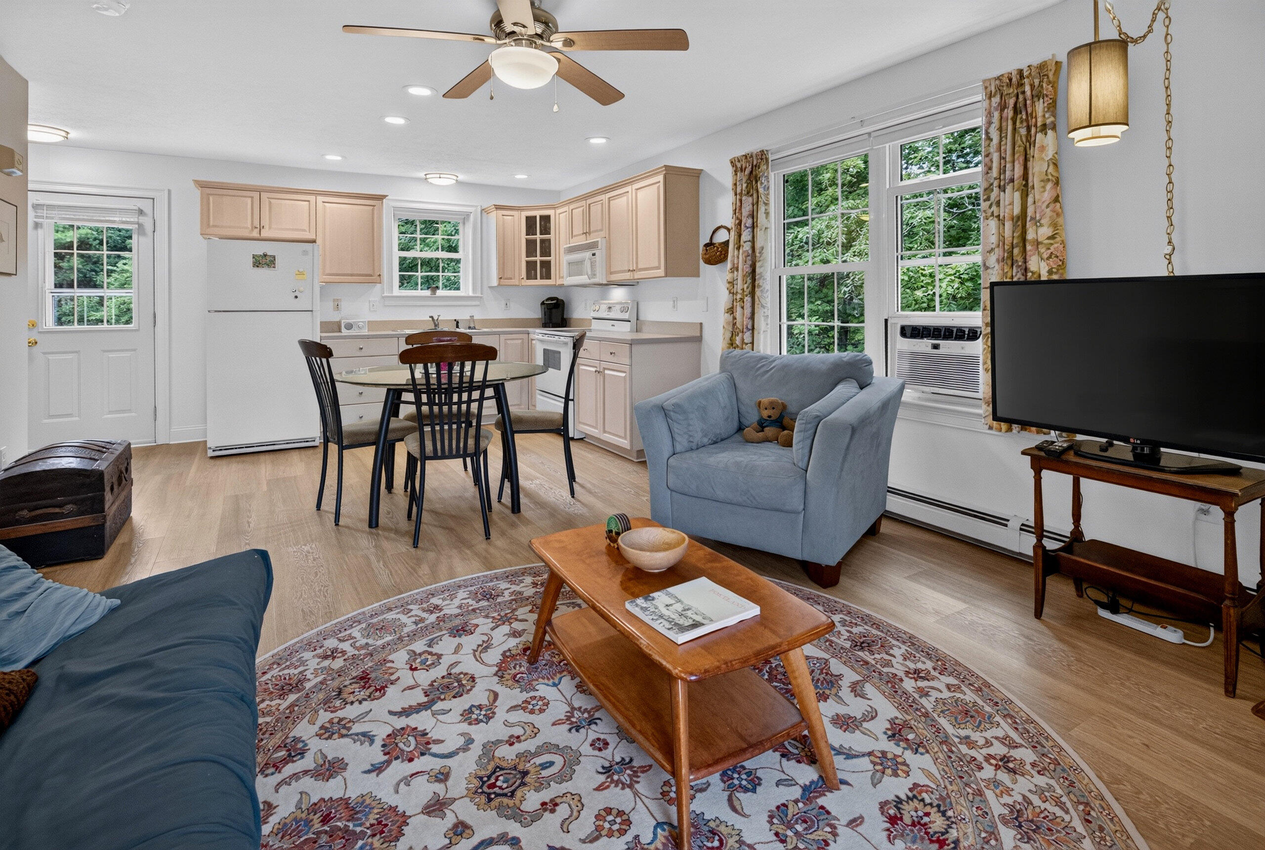 1 BD, 1 BA In-law above garage.