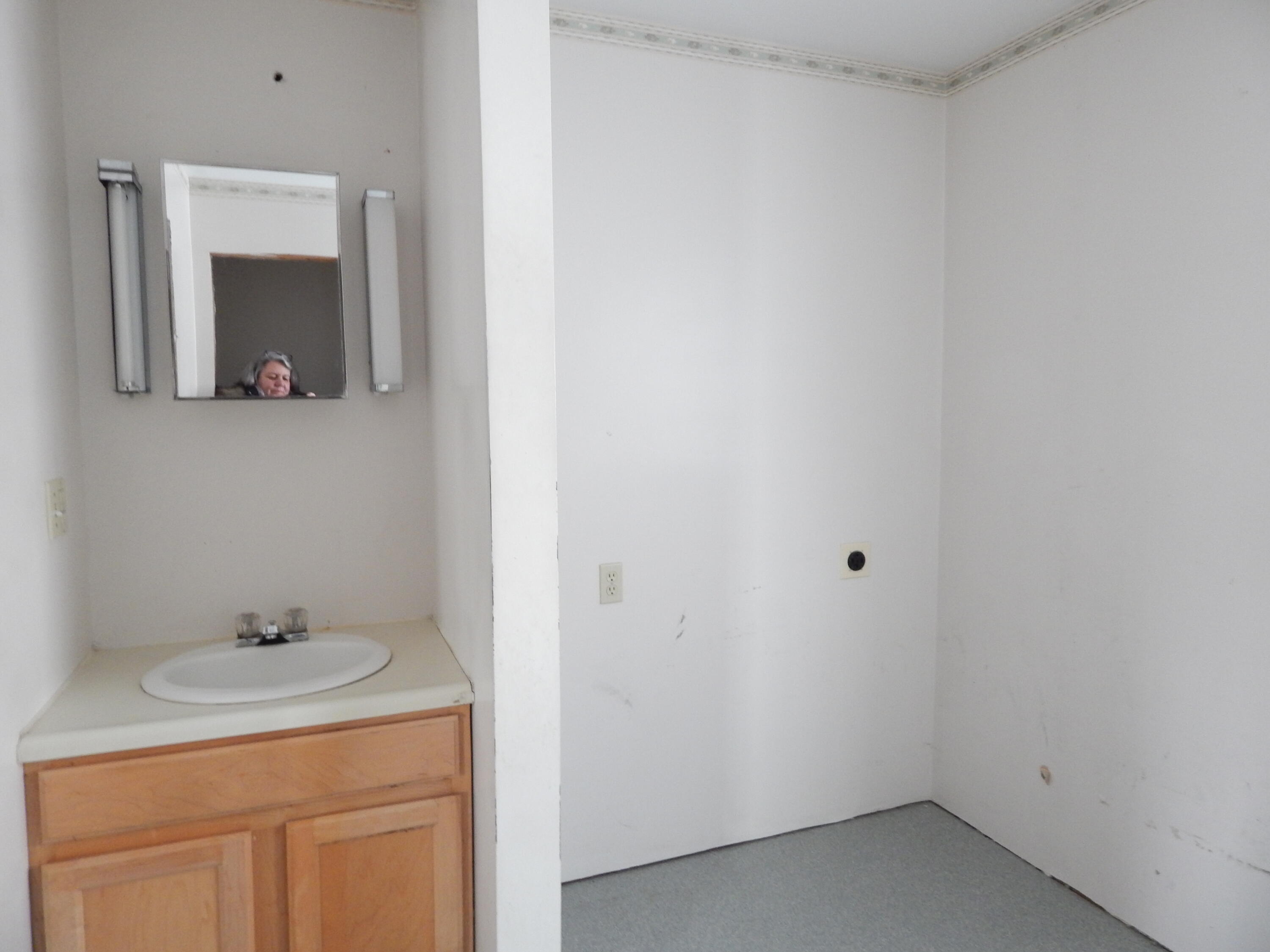 19 Park Street, Paris, ME, 04281