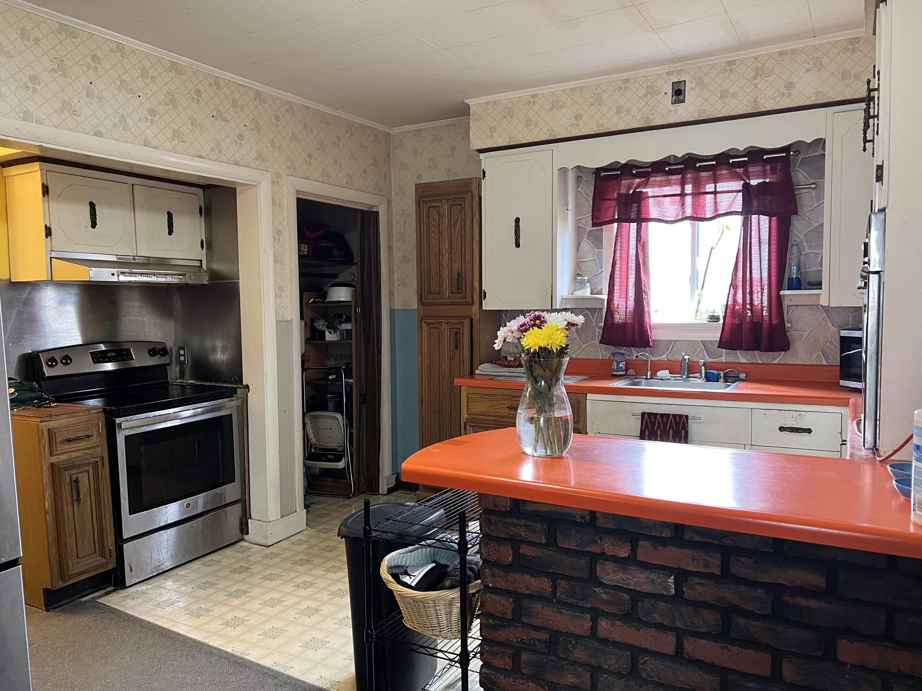 63 Rideout Avenue, Lewiston, ME, 04240