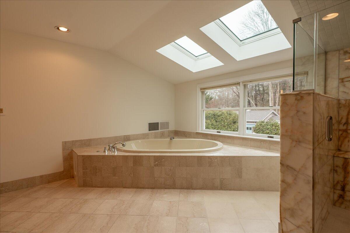 200 Mistic Avenue, Rockport, ME, 04856