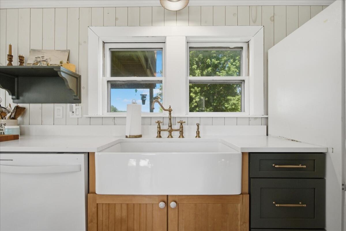 Farmhouse sink.