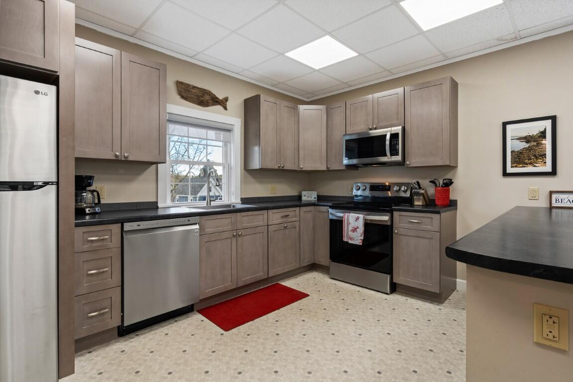 43 Oak Street, Boothbay Harbor, ME, 04538