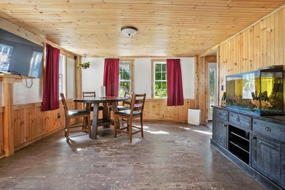 817 Riverside Drive, Augusta, ME, 04330