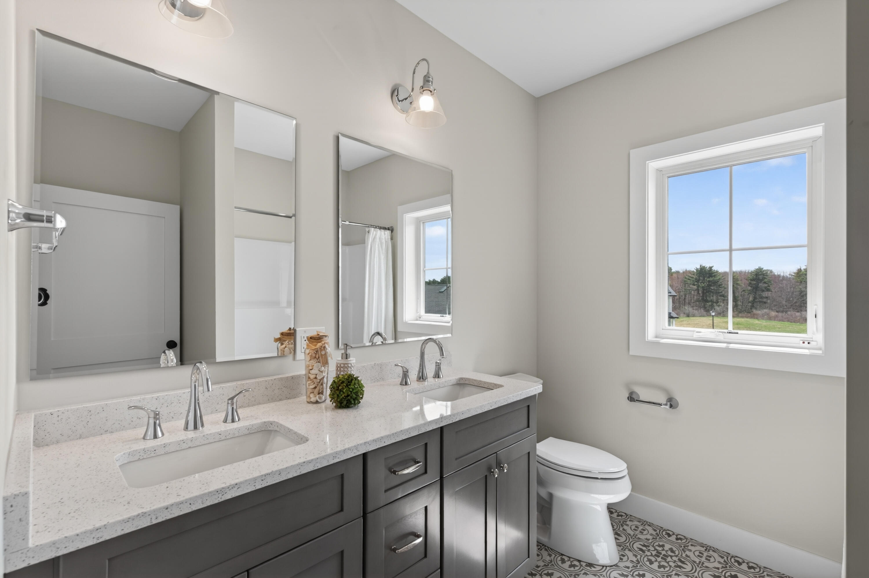 163 Owl's Nest Road, Portland, ME 04102 Secondary bath with radiant heat tiled floor, quartz counters and a tub/shower
