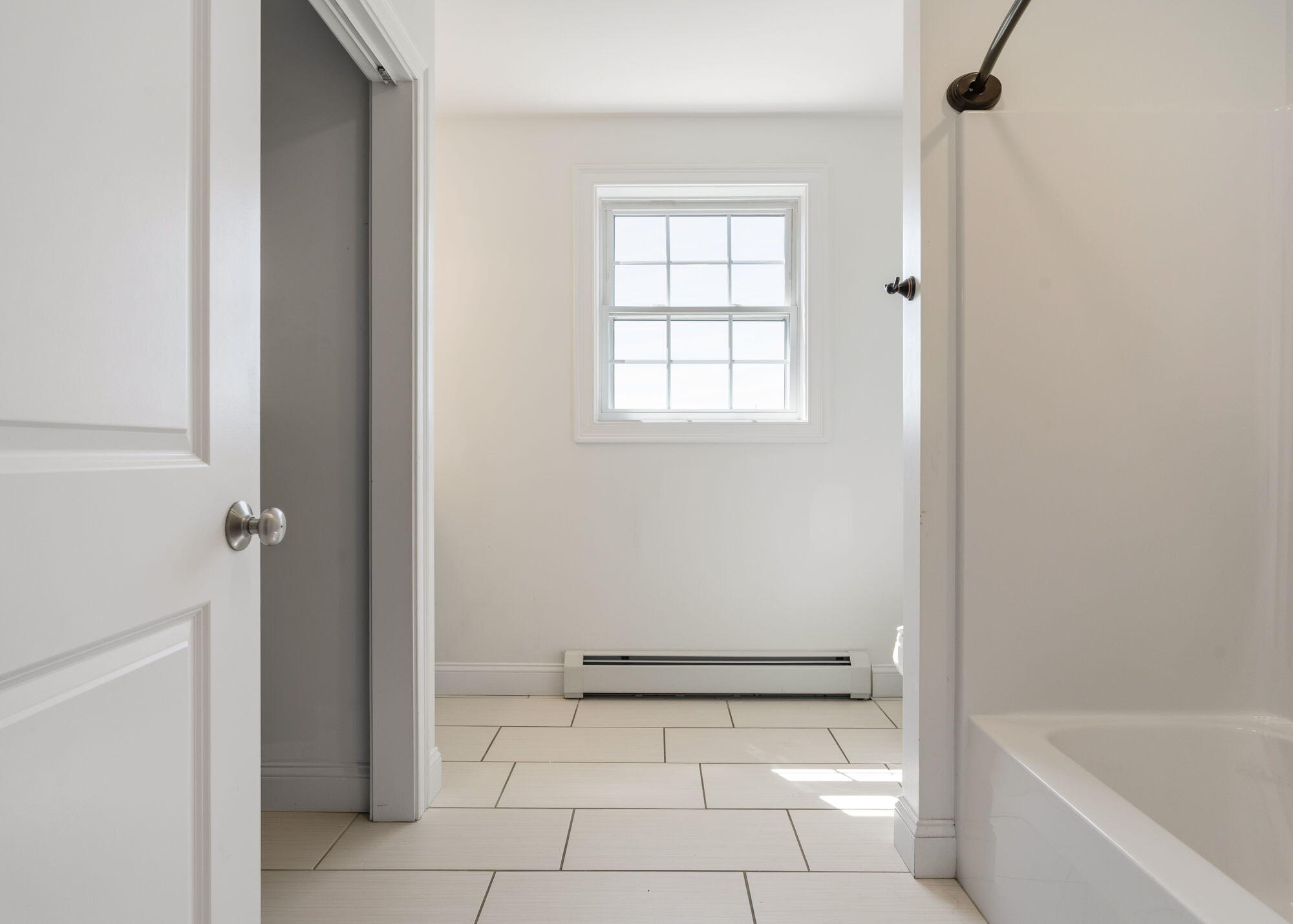 Full bathroom, 2nd floor