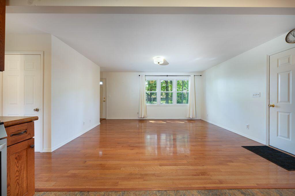 2 Forest Drive, Topsham, ME 04086 2 Forest Living rm