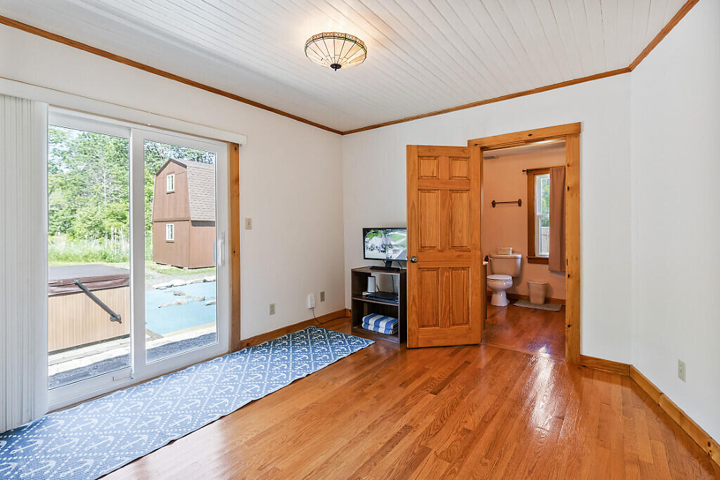 1st Floor Bedroom/office/study