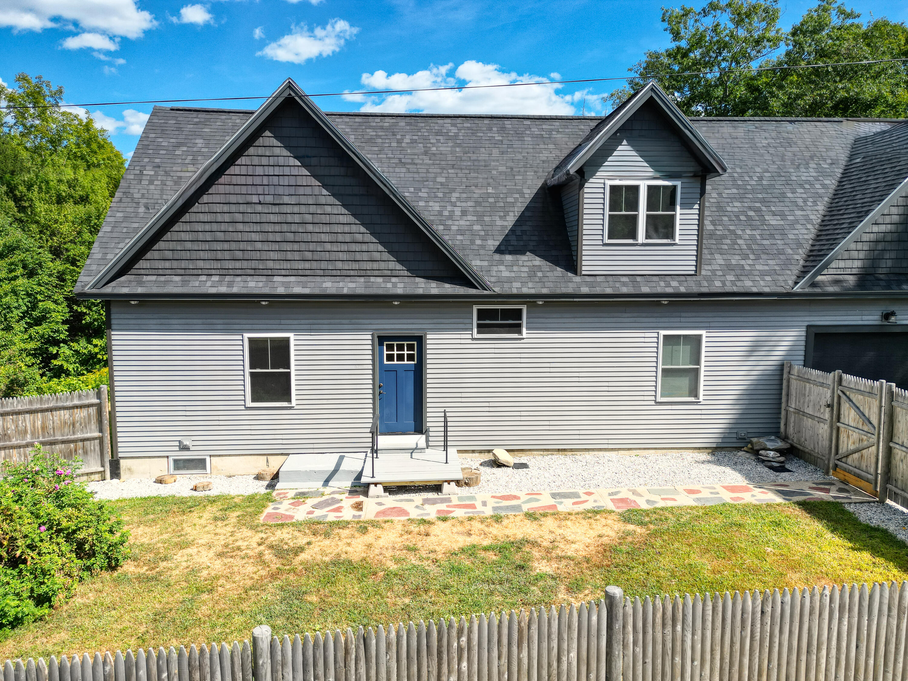 42 East Oxford Road, Paris, ME, 04281