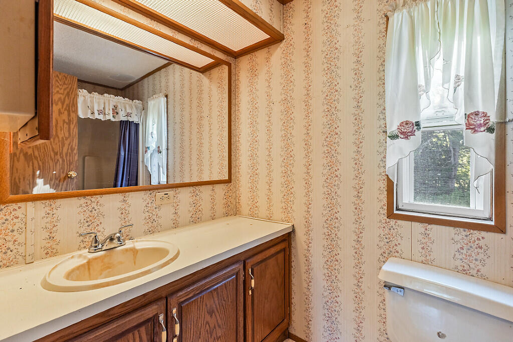 41 Milkweed Lane, Sidney, ME, 04330