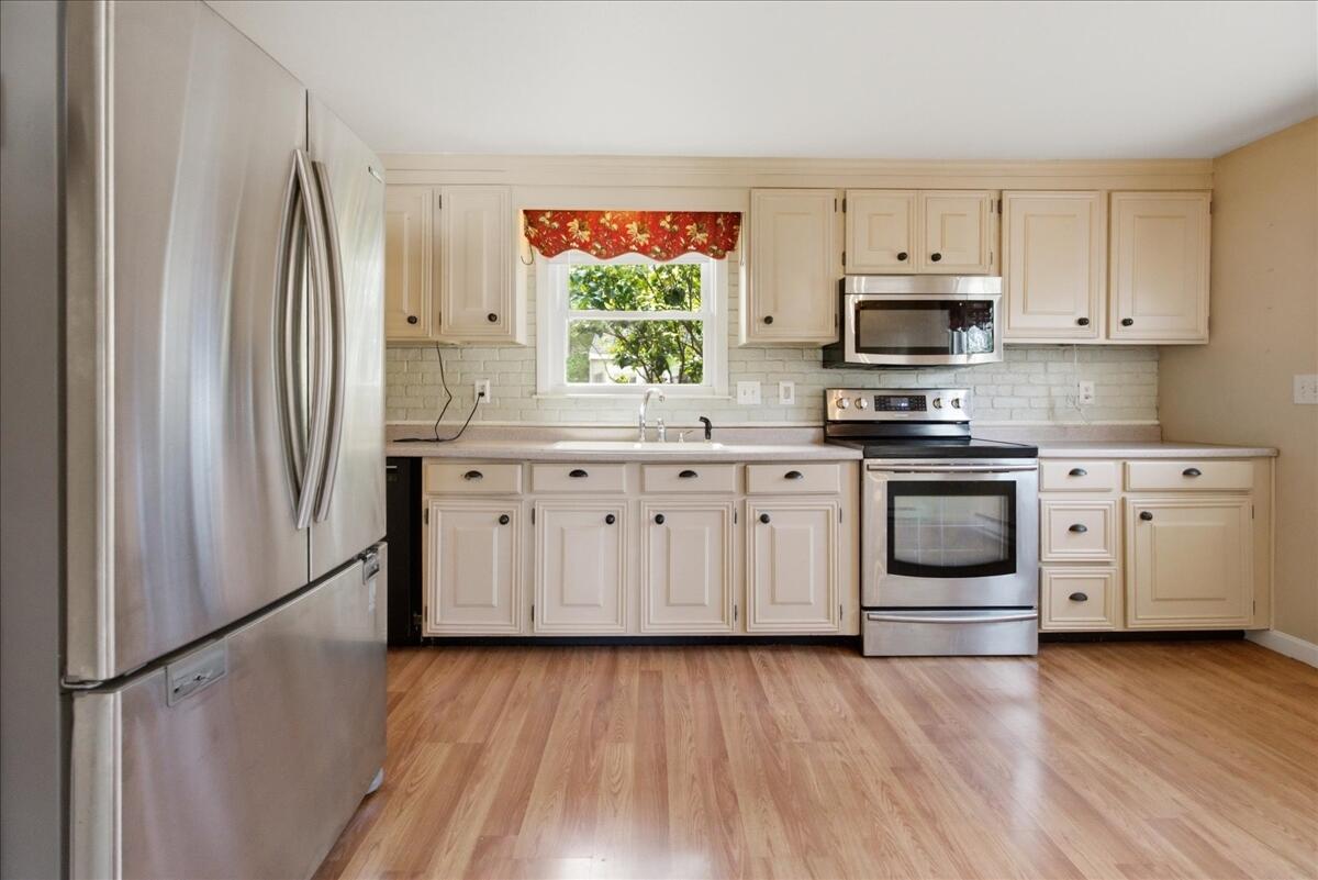2 Quaker Road, Westbrook, ME 04092 54-DSC07424