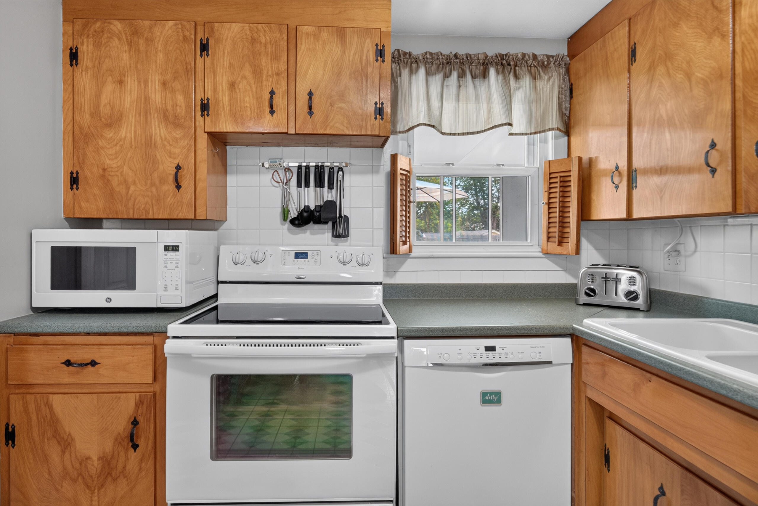 15 Brewster Street, Bangor, ME 04401 Kitchen