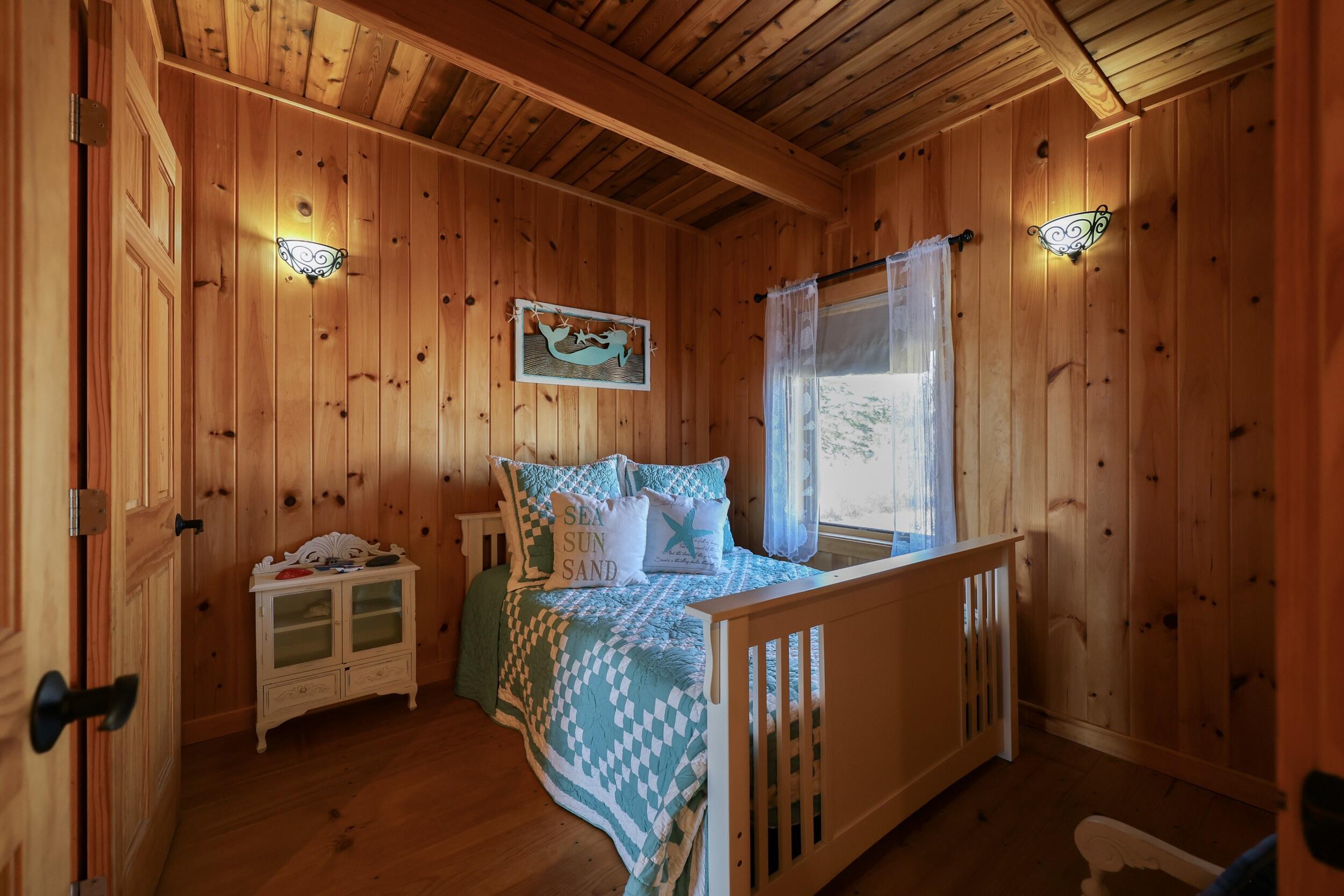 28 City Point Road, Vinalhaven, ME, 04863