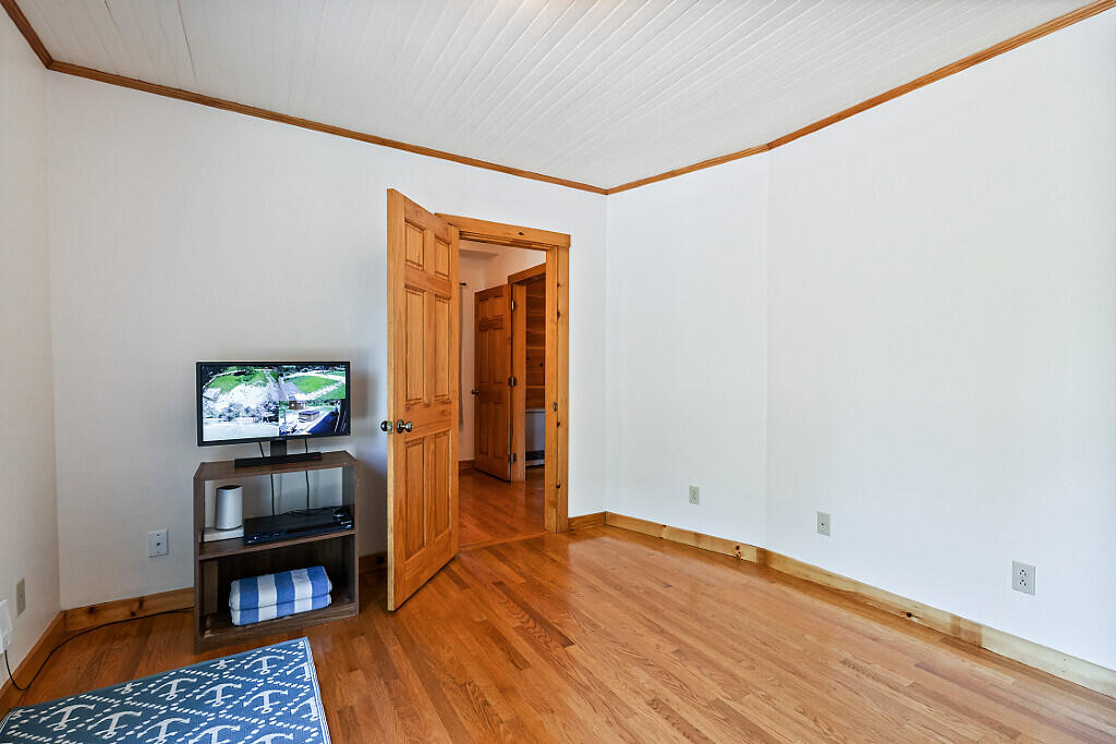 1st Floor Bedroom/office/study