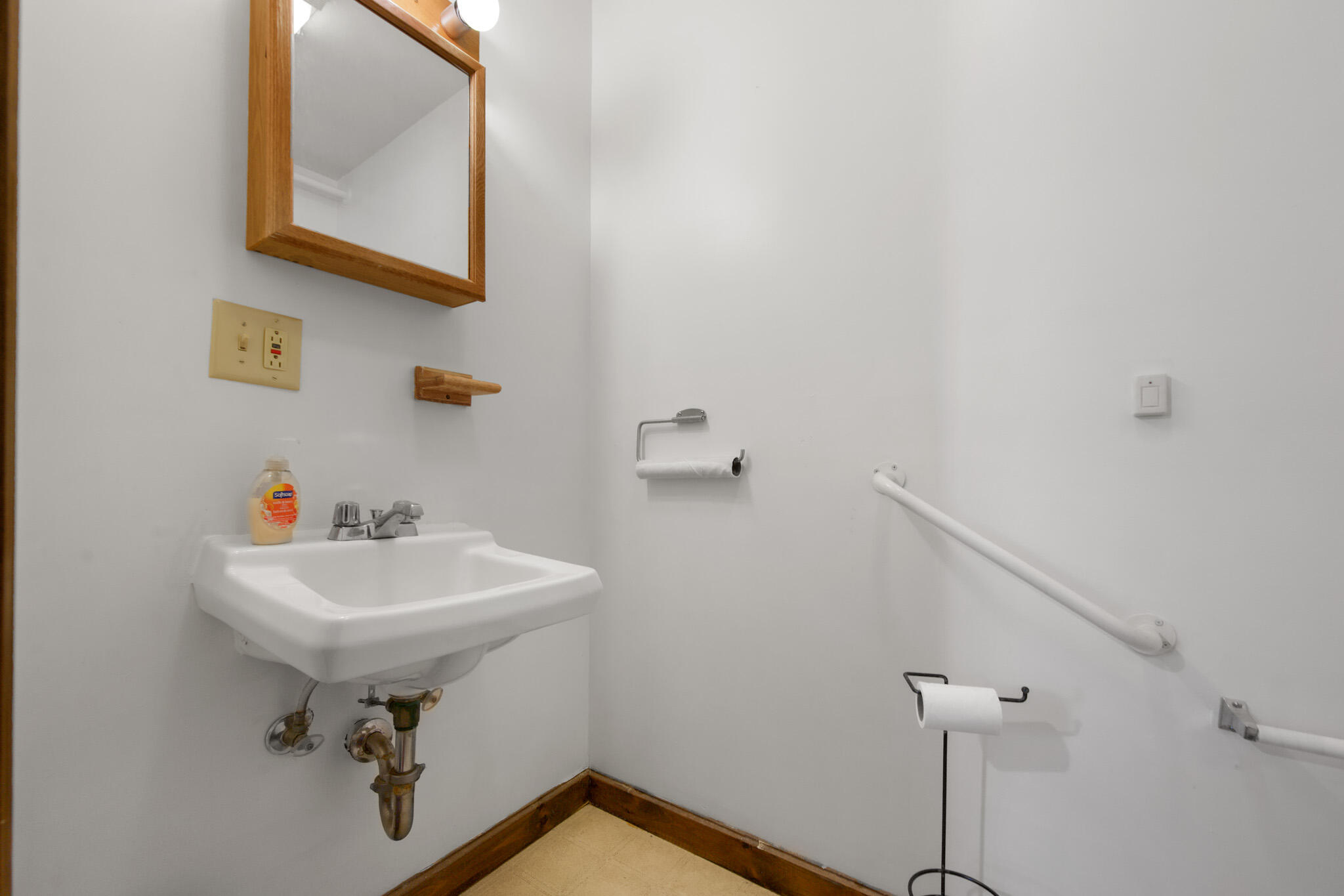 913 Essex Street, Bangor, ME, 04401