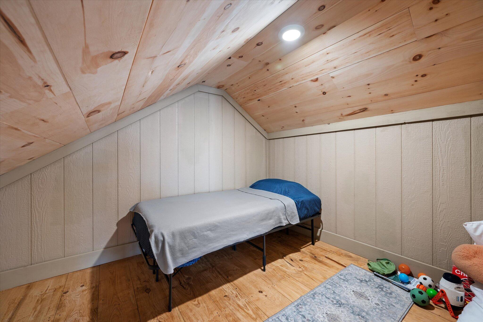 17 Hopkins Lane, Verona Island, ME, 04416