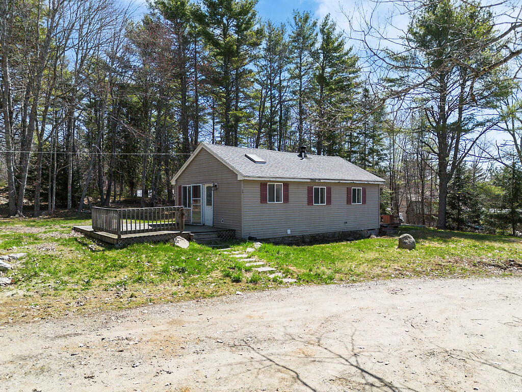 38 River Road, Howland, ME, 04448