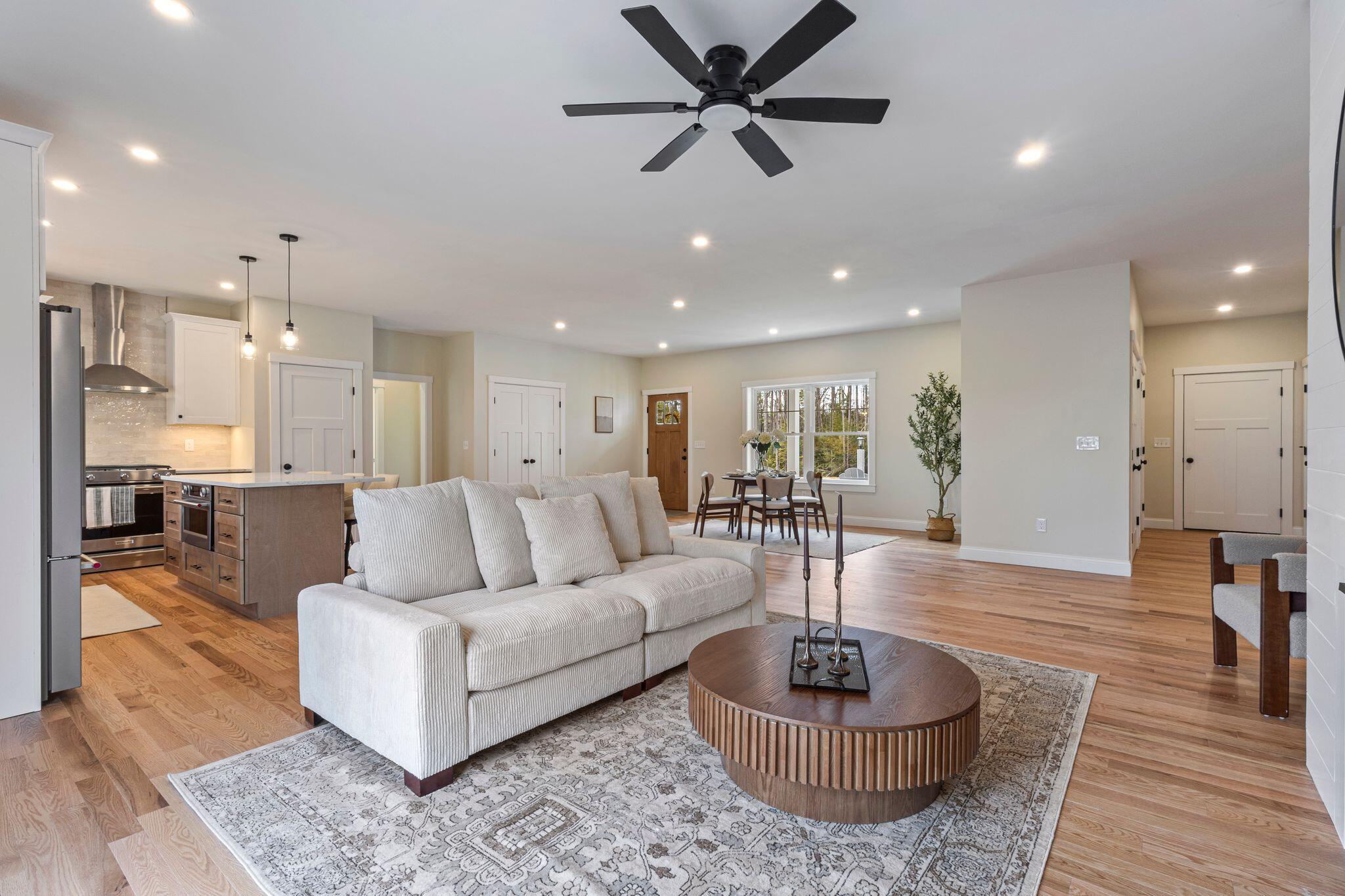 19 Forest Glen Lane, Topsham, ME, 04086