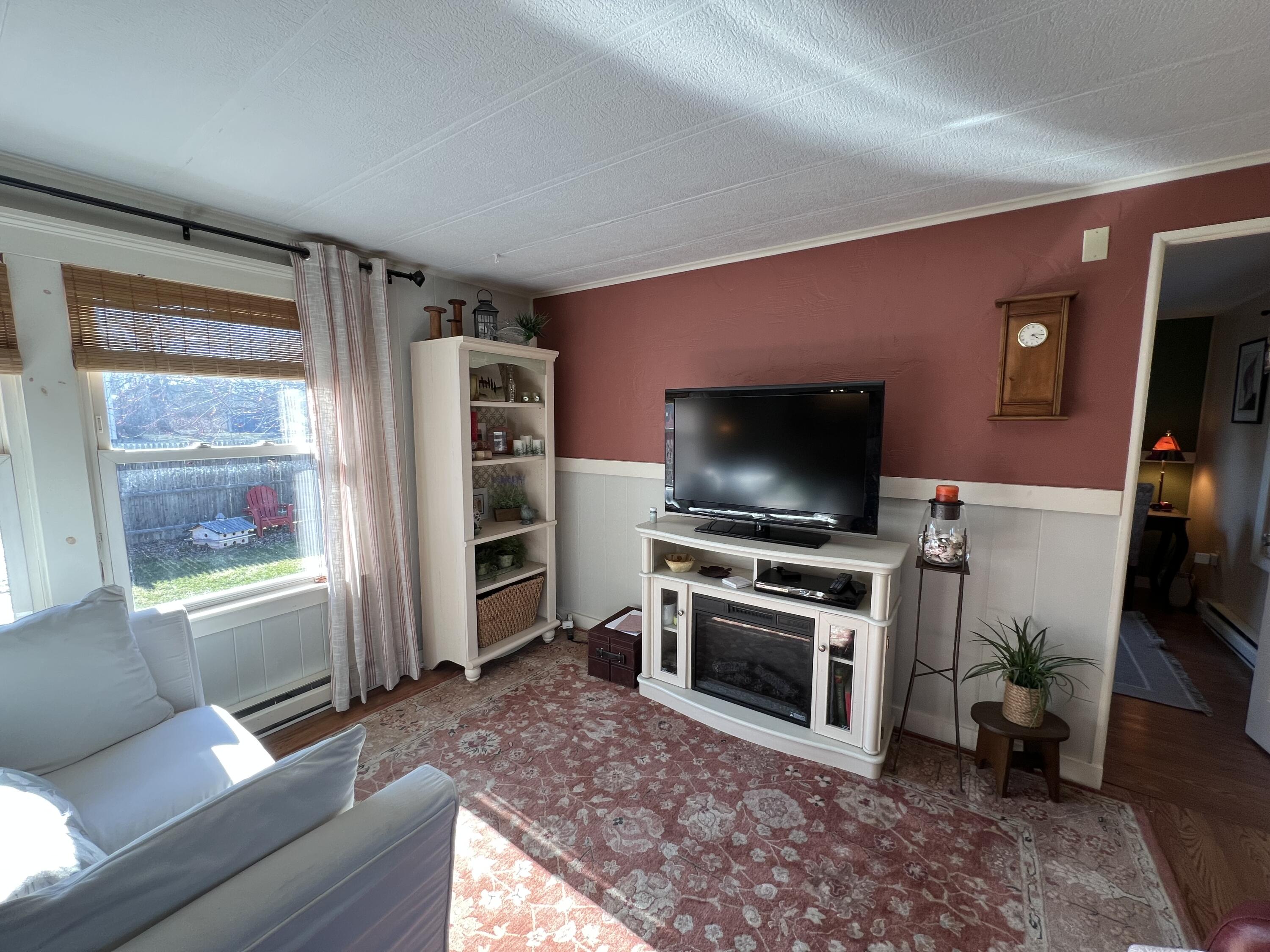 15 Marks Lane, Rockland, ME, 04841